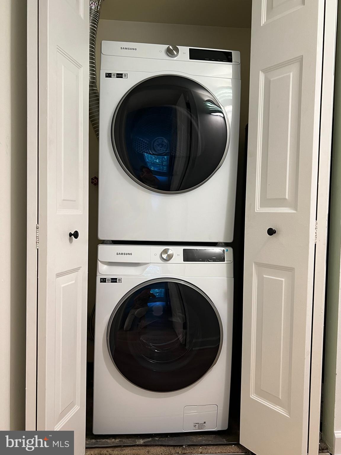 THE COLONIES - Residential Lease