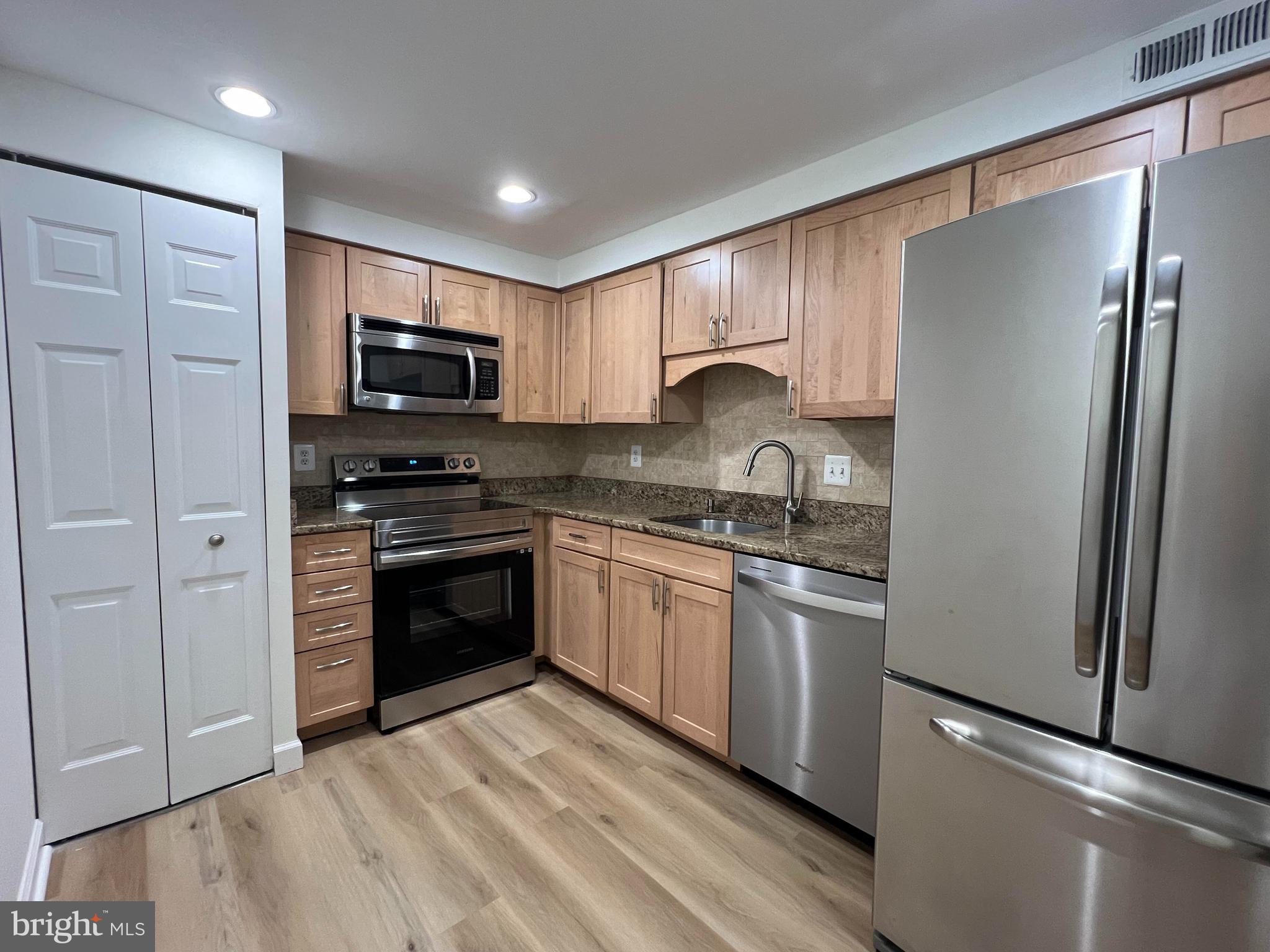 THE COLONIES - Residential Lease