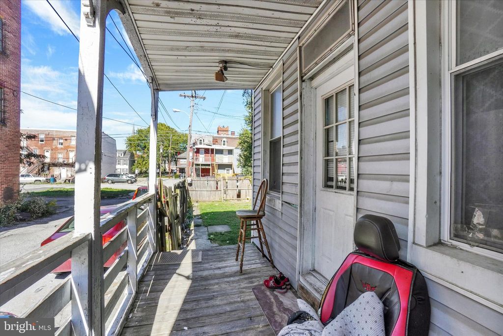 Photo of 237 E Poplar Street, YORK, PA 17403 (MLS # PAYK2092032)