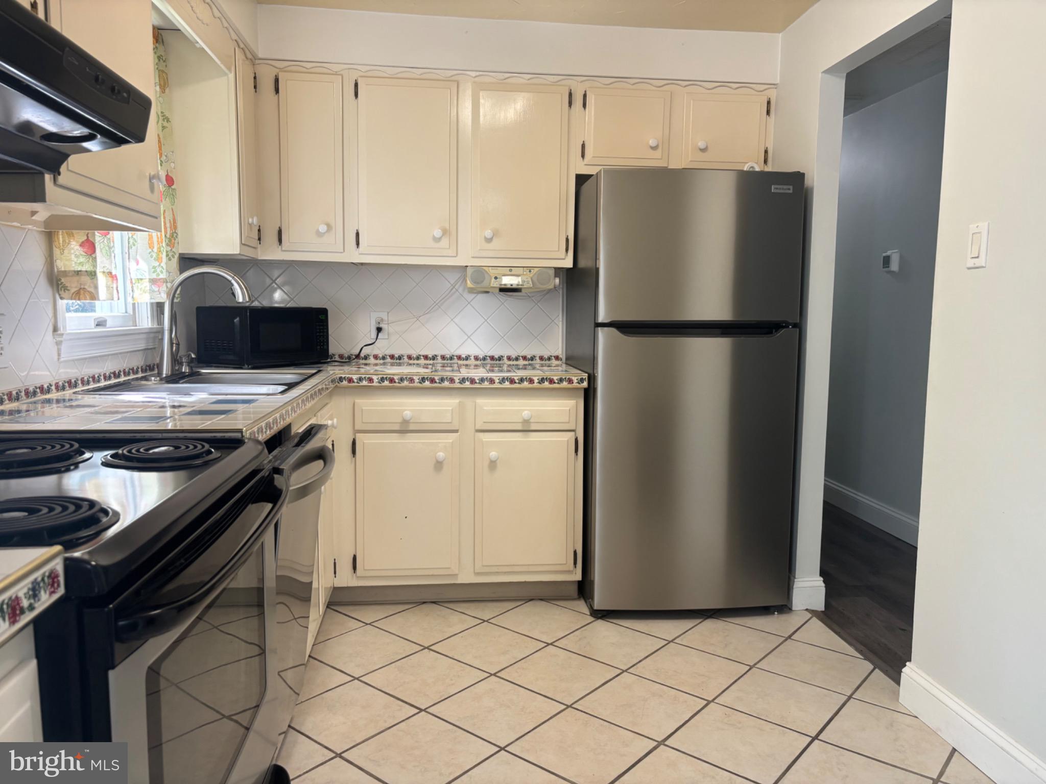 LAND O LAKES - Residential Lease