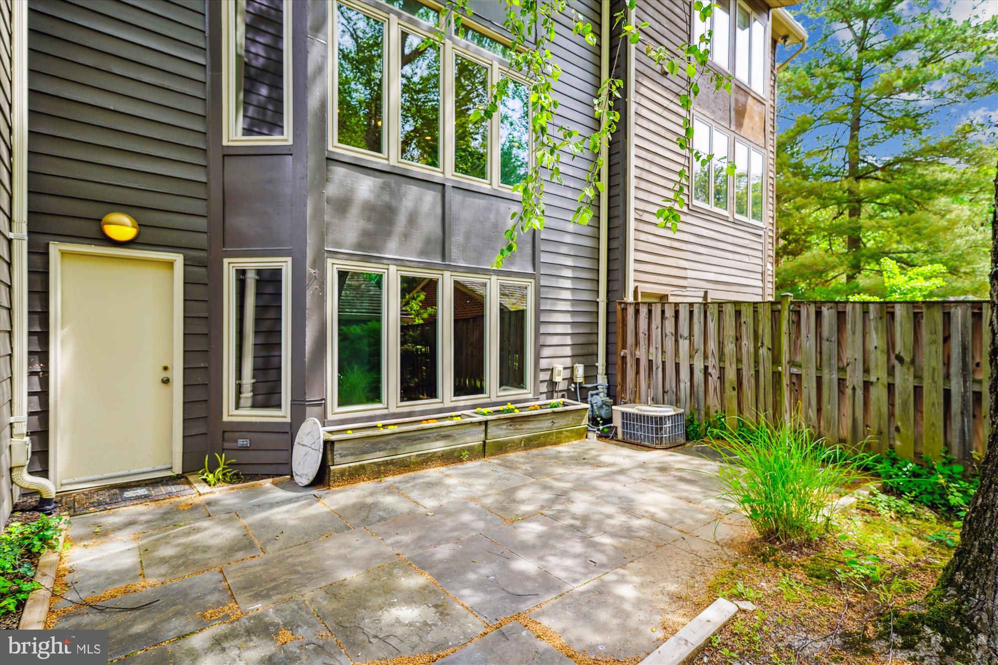 21 VALERIAN COURT
