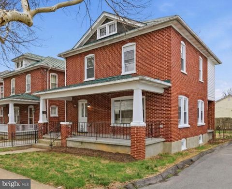 Photo of 21 W Pall Mall Street, WINCHESTER, VA 22601 (MLS # VAWI2010202)