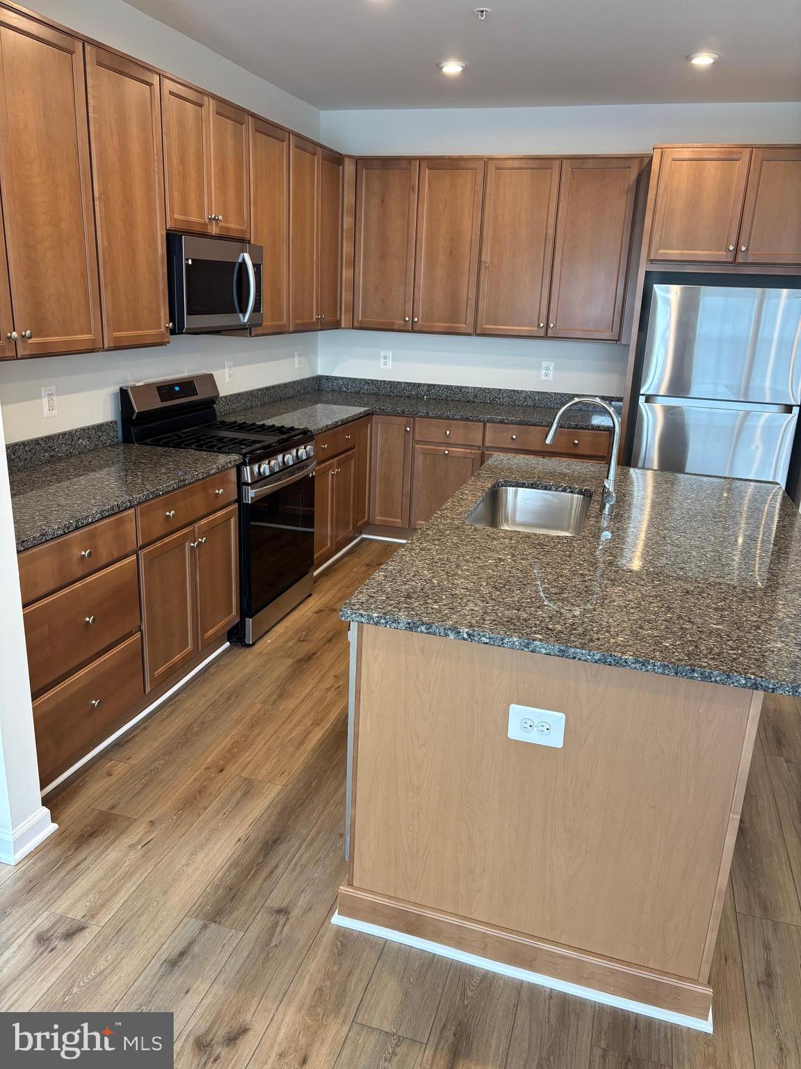 EMBREY MILL - Residential Lease