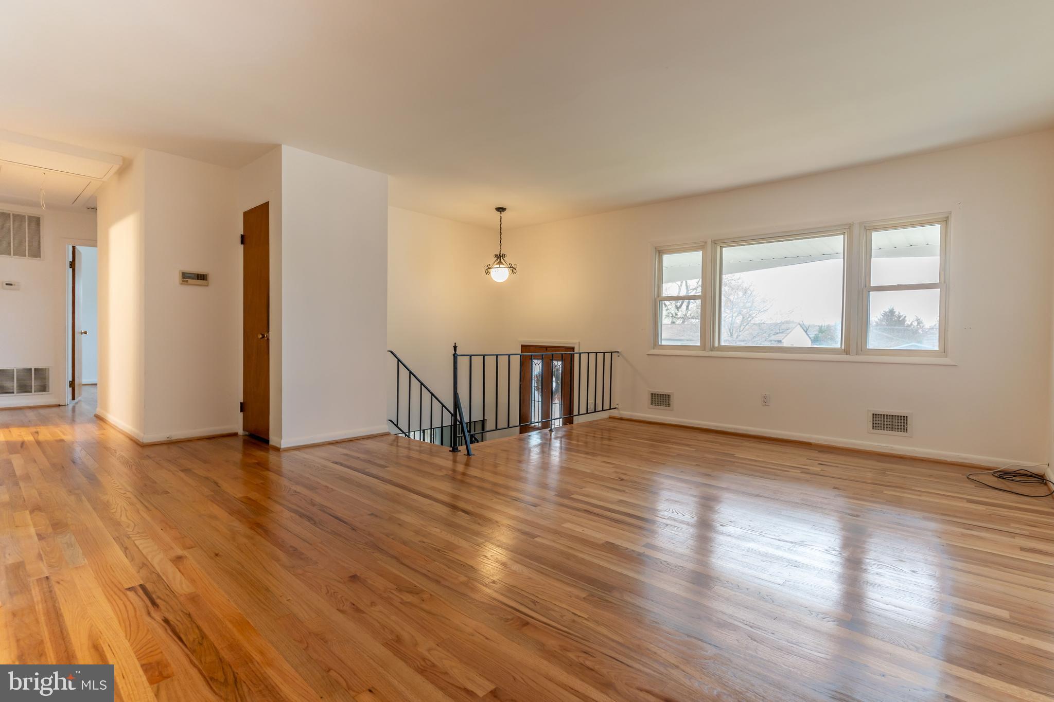 904 PLEASANTVILLE DRIVE