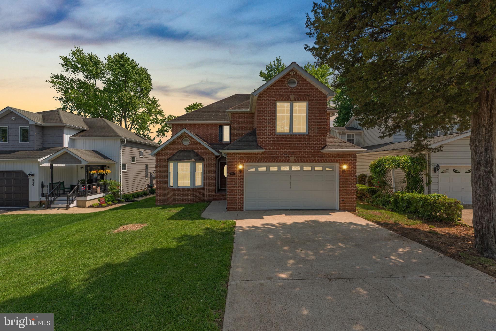 947 LOMBARDEE CIRCLE