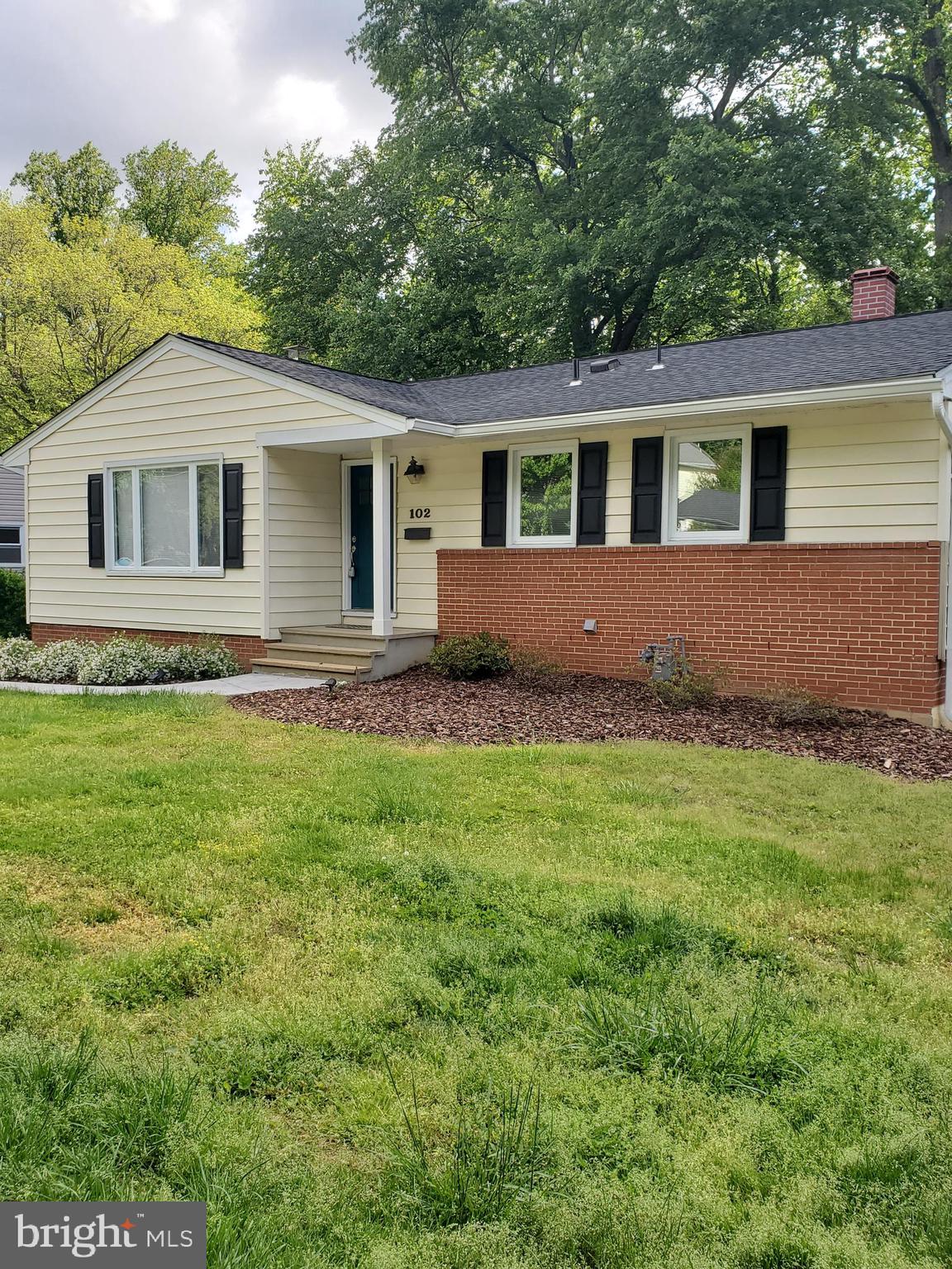 Roomy updated rambler in Vienna Woods. Lovely view through large picture window of wooded area. Updates completed in 2017 include open floor plan, new kitchen cabinets, stainless steel appliances, granite counters, breakfast bar, pendant lighting. Hardwood floors throughout the main level. A primary bedroom with ensuite has been updated as well as the hall bath. Two other bedrooms with ceiling fans are quietly located at the bedroom side of the home.
The lower level is expansive and walks out to the quiet back yard scene. A bedroom, full bath, craft room and storage room are very convenient. The laundry is located on this level with full size washer and dryer. Conveniently located close to downtown Vienna as well as the Mosaic District.