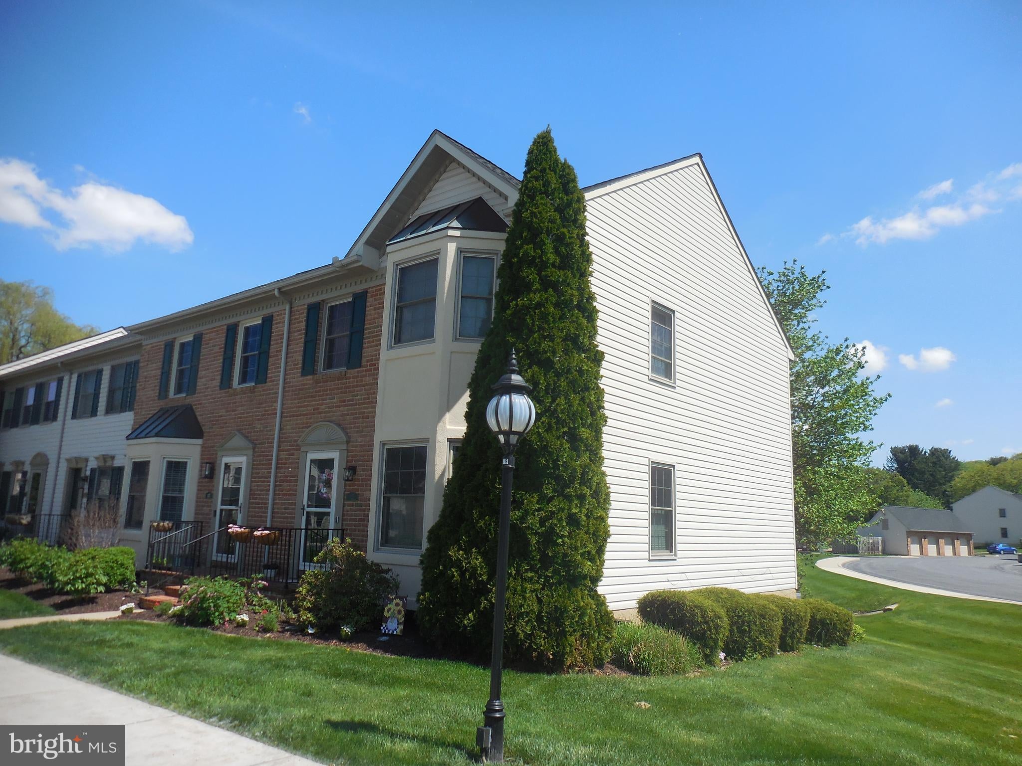 525 COBBLESTONE LANE