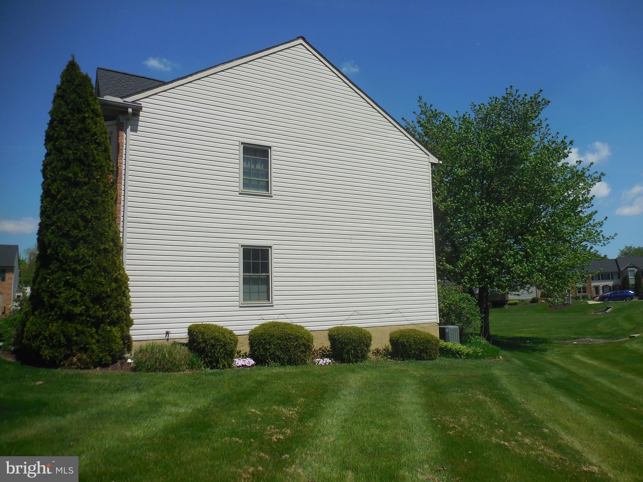 525 COBBLESTONE LANE