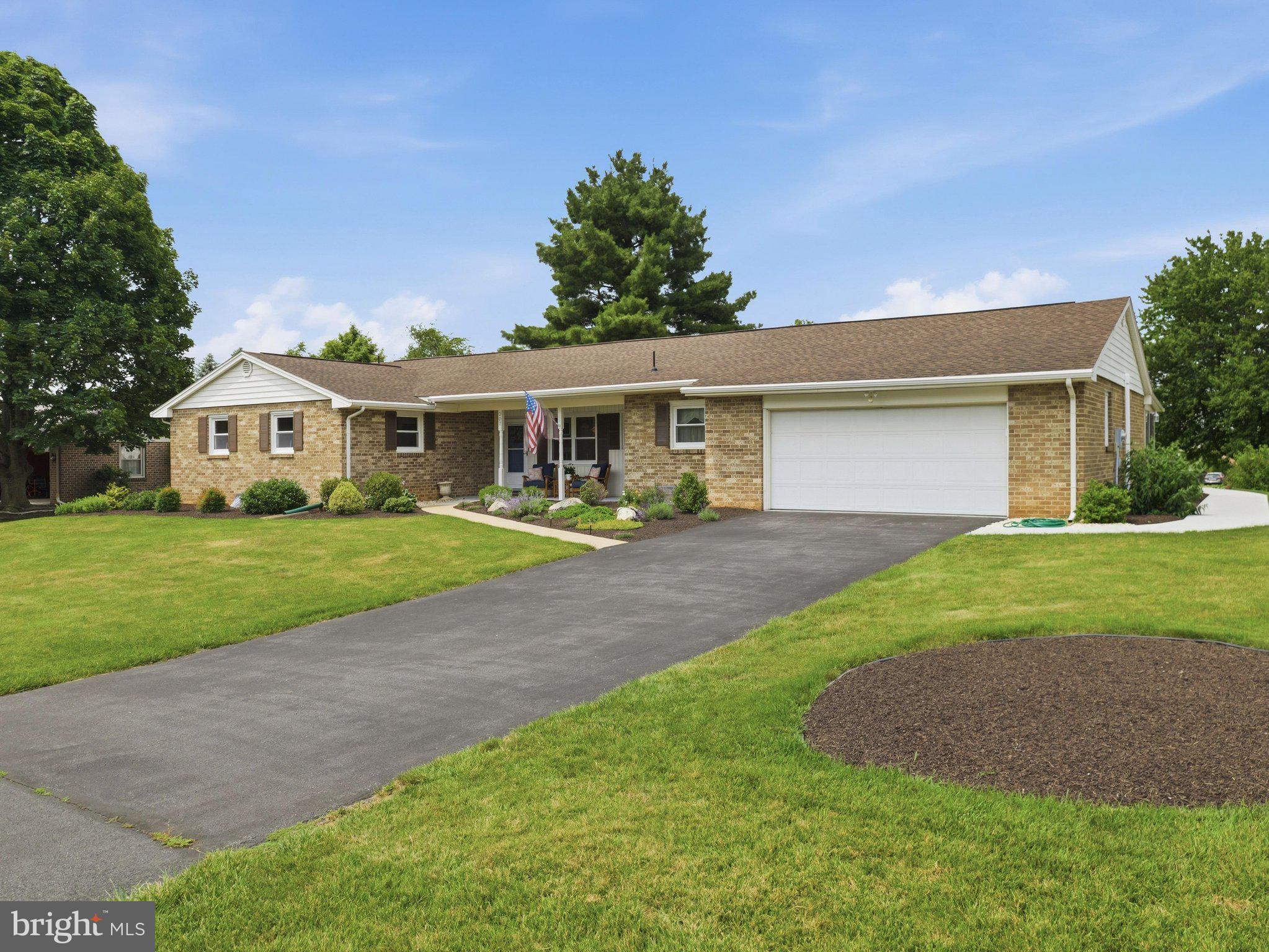 207 SHERWOOD DRIVE