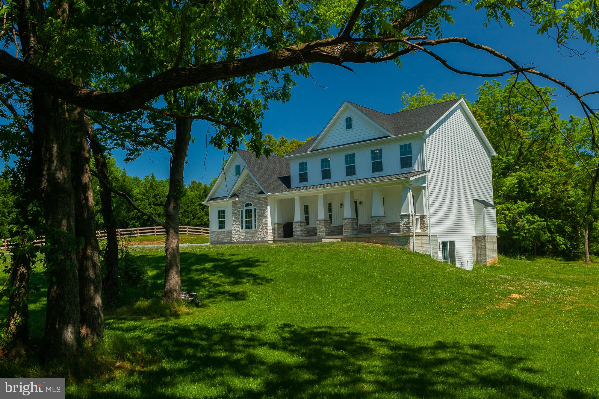 PEMBROKE GROVE - Residential