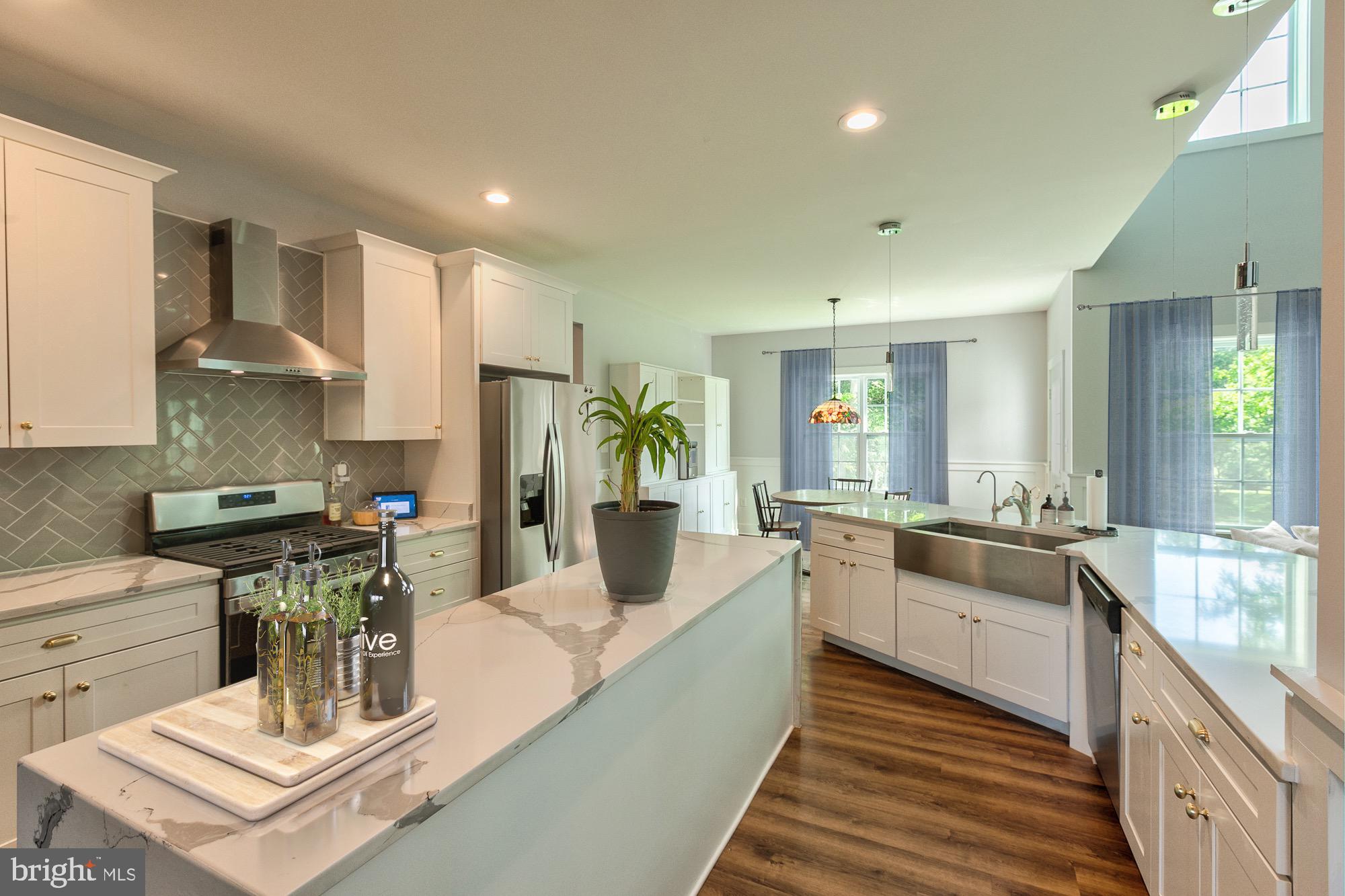 PEMBROKE GROVE - Residential