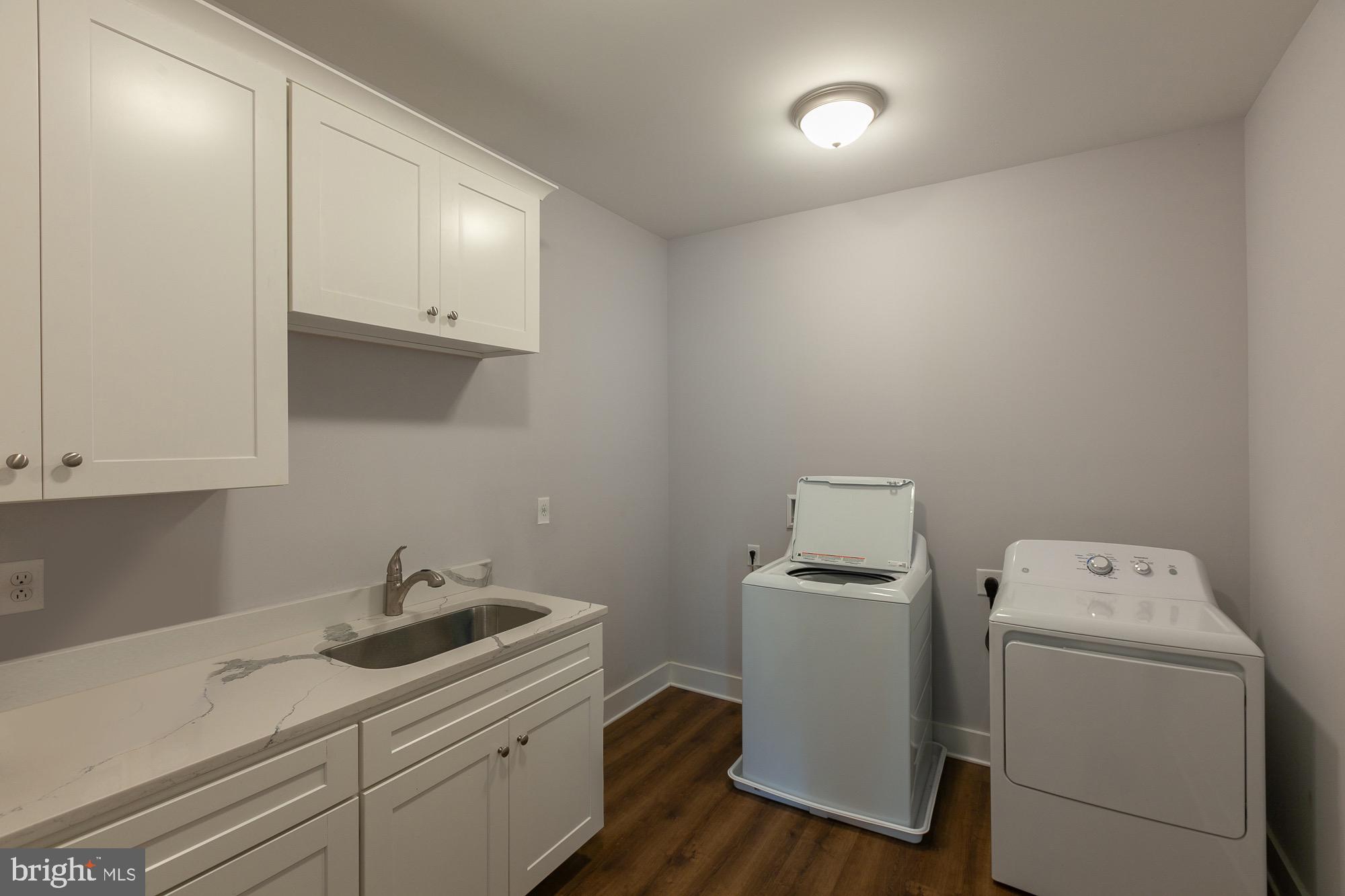 PEMBROKE GROVE - Residential