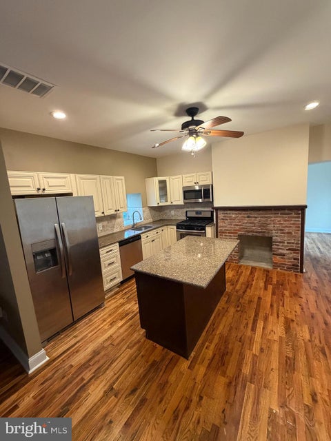 Homes For Rent - 10 Woodmont Road<br/> CONSHOHOCKEN, PA 19428