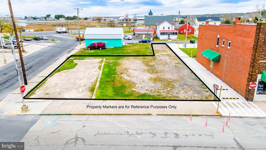 LOCATION - LOCATION, Great Exposure and location for a retail business, city services available, contact City of Crisfield to verify Commercial use.