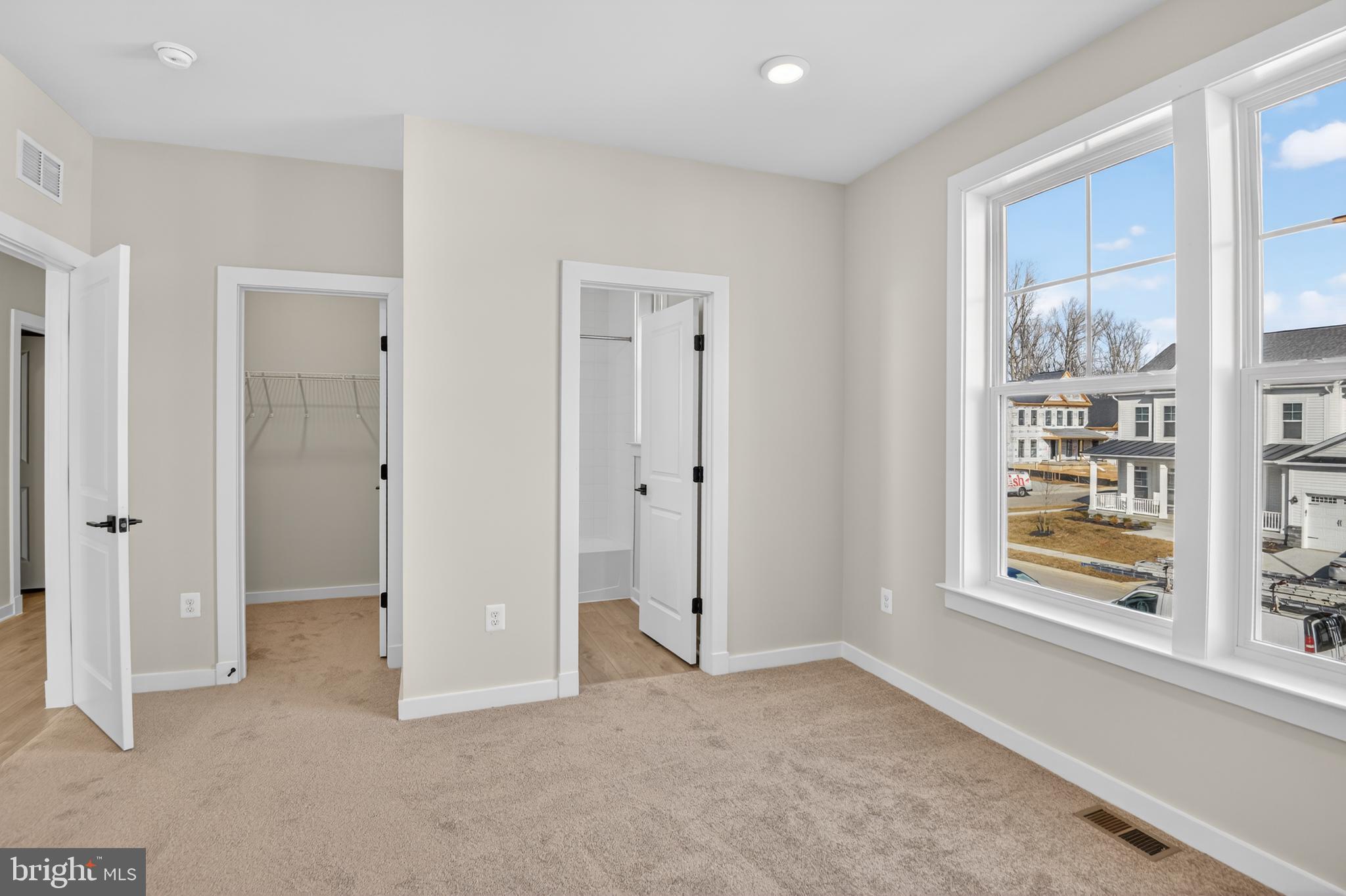 SOUTH LAKE - Residential