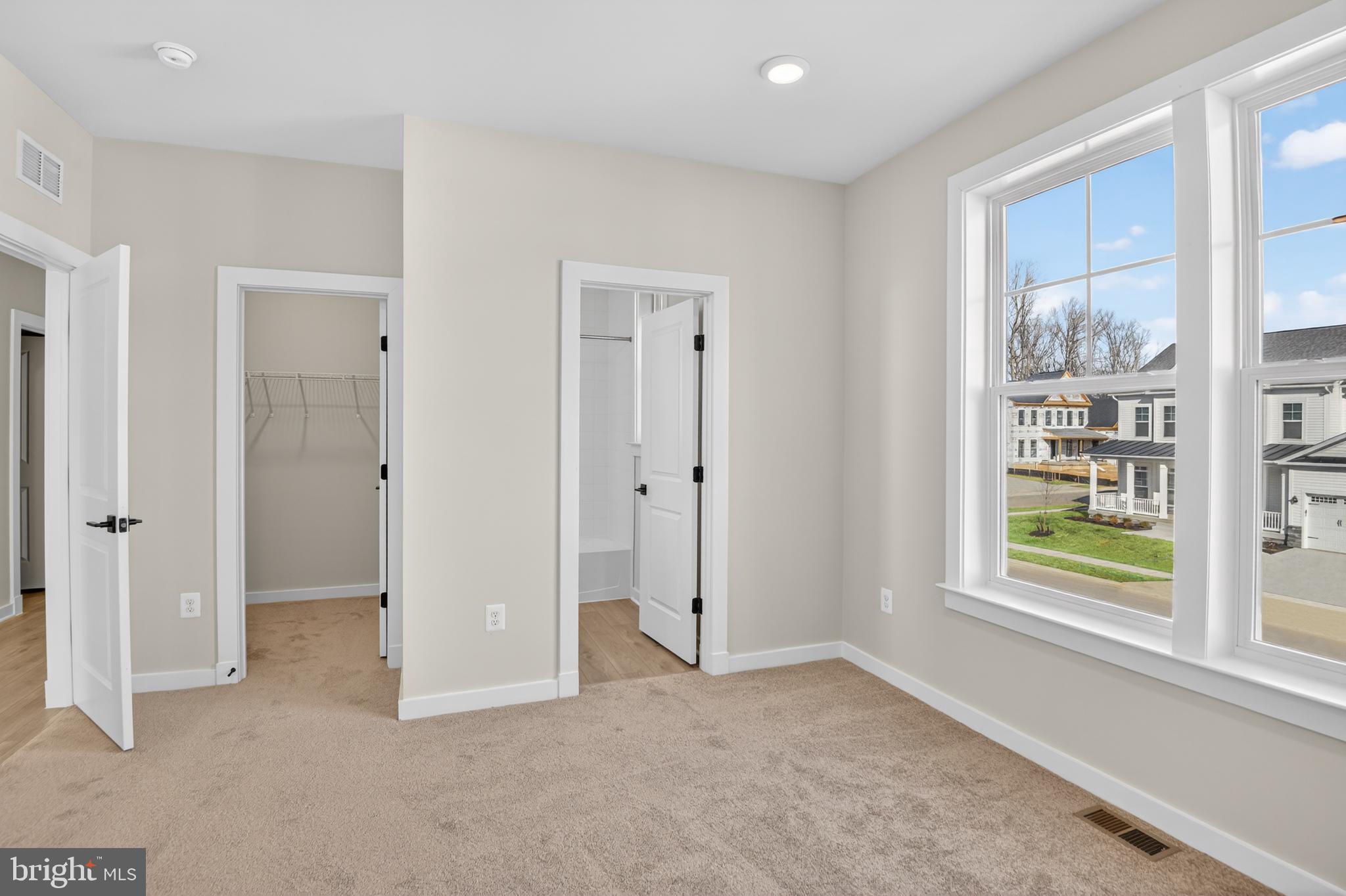 SOUTH LAKE - Residential