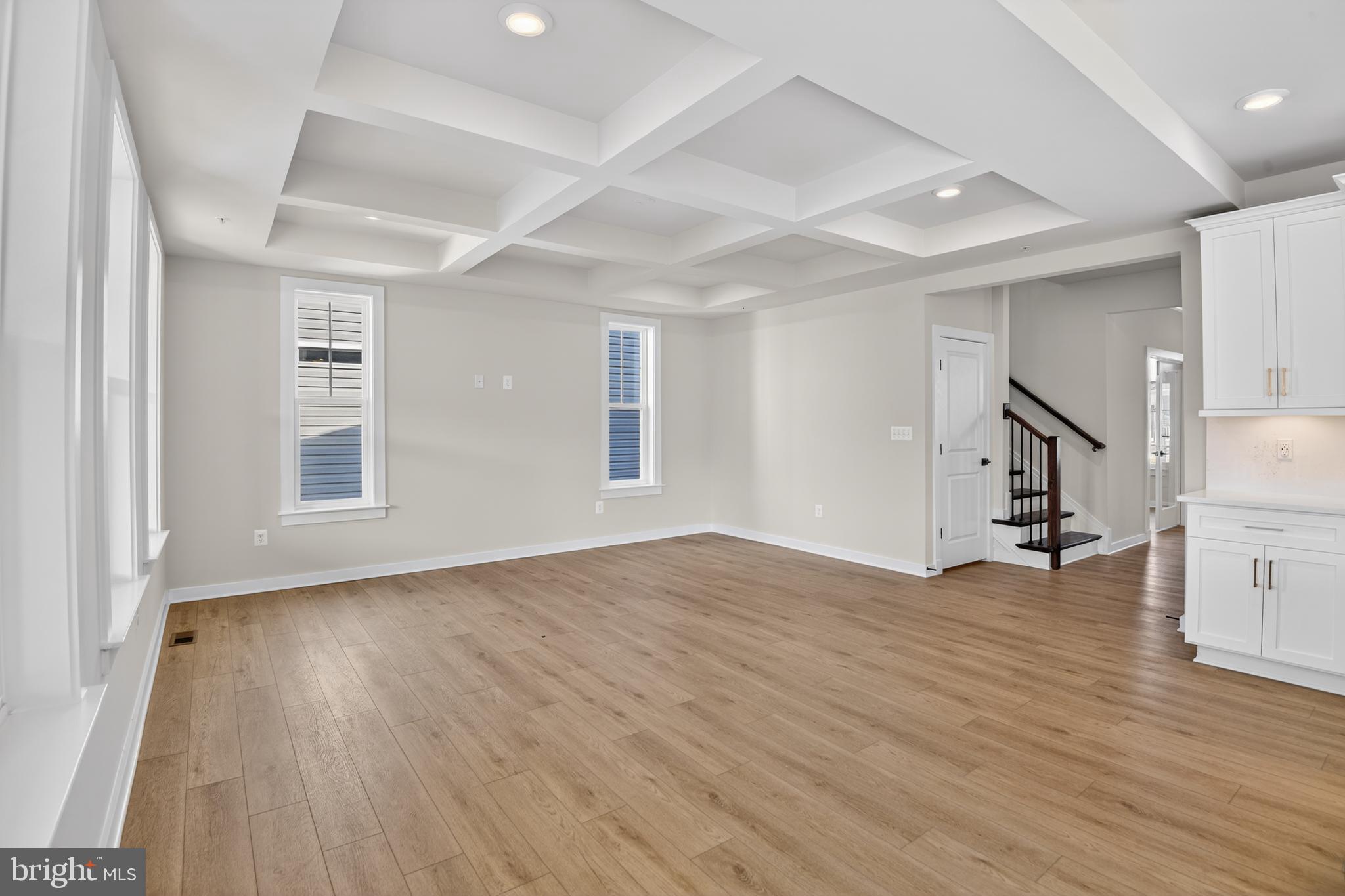 SOUTH LAKE - Residential