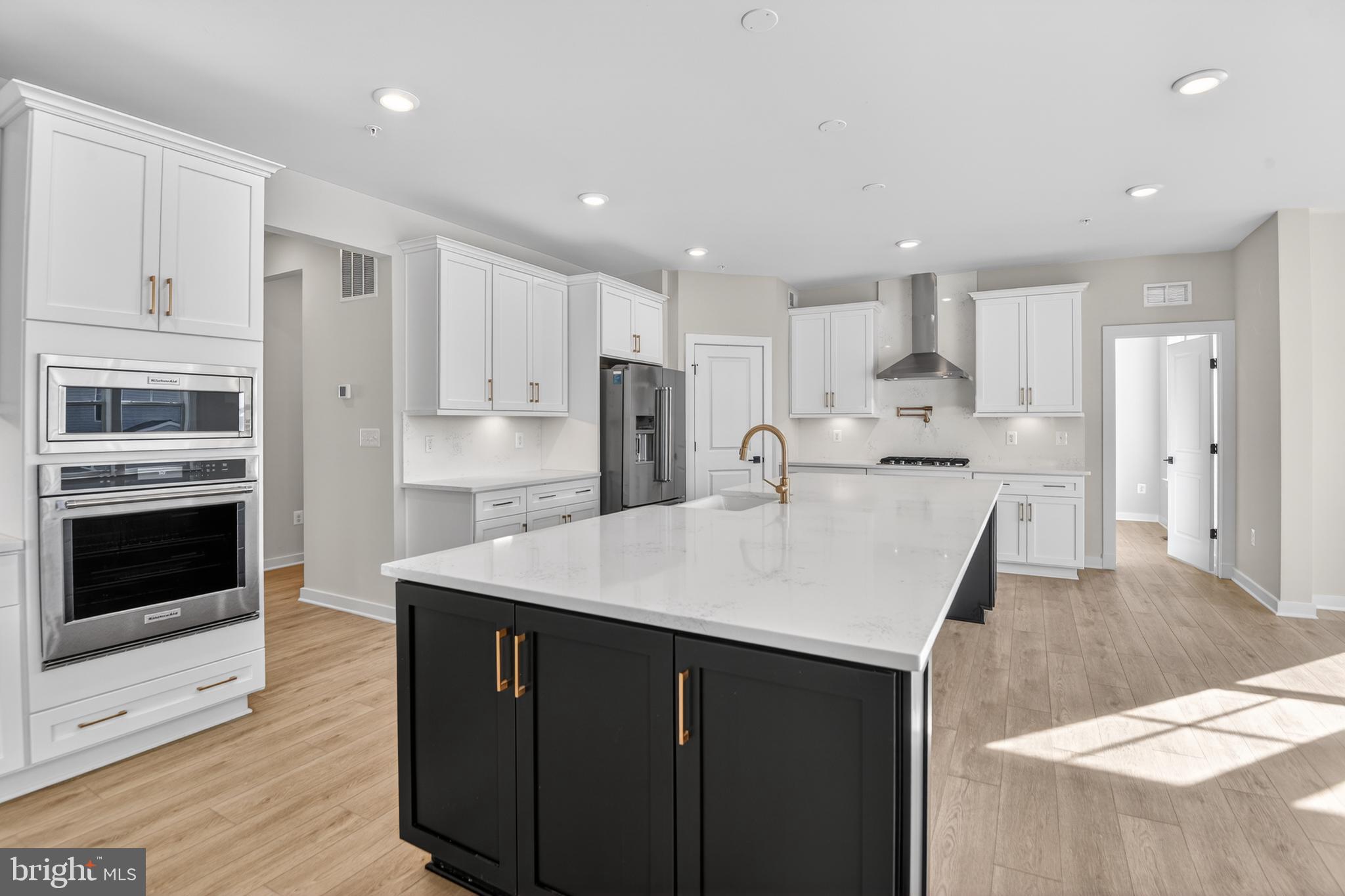 SOUTH LAKE - Residential