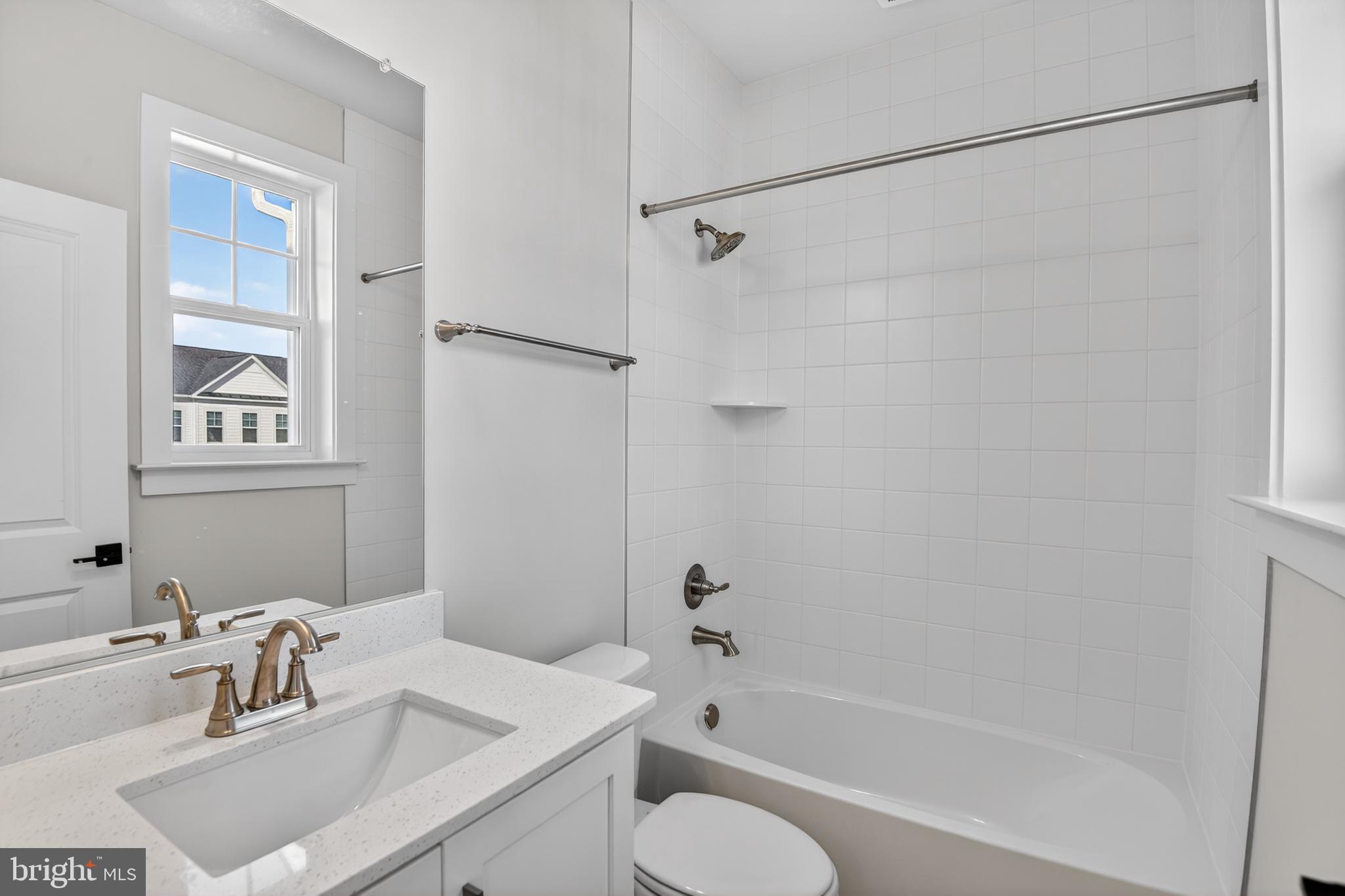 SOUTH LAKE - Residential