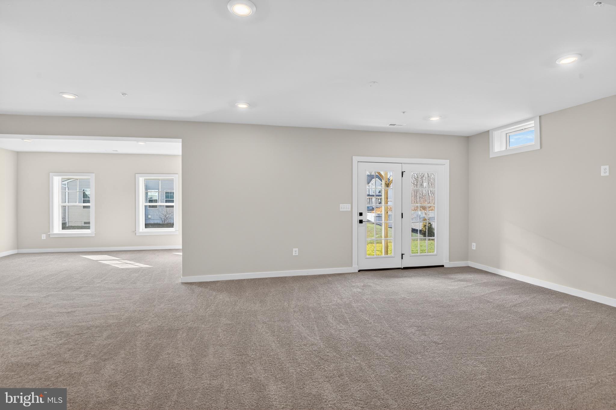 SOUTH LAKE - Residential