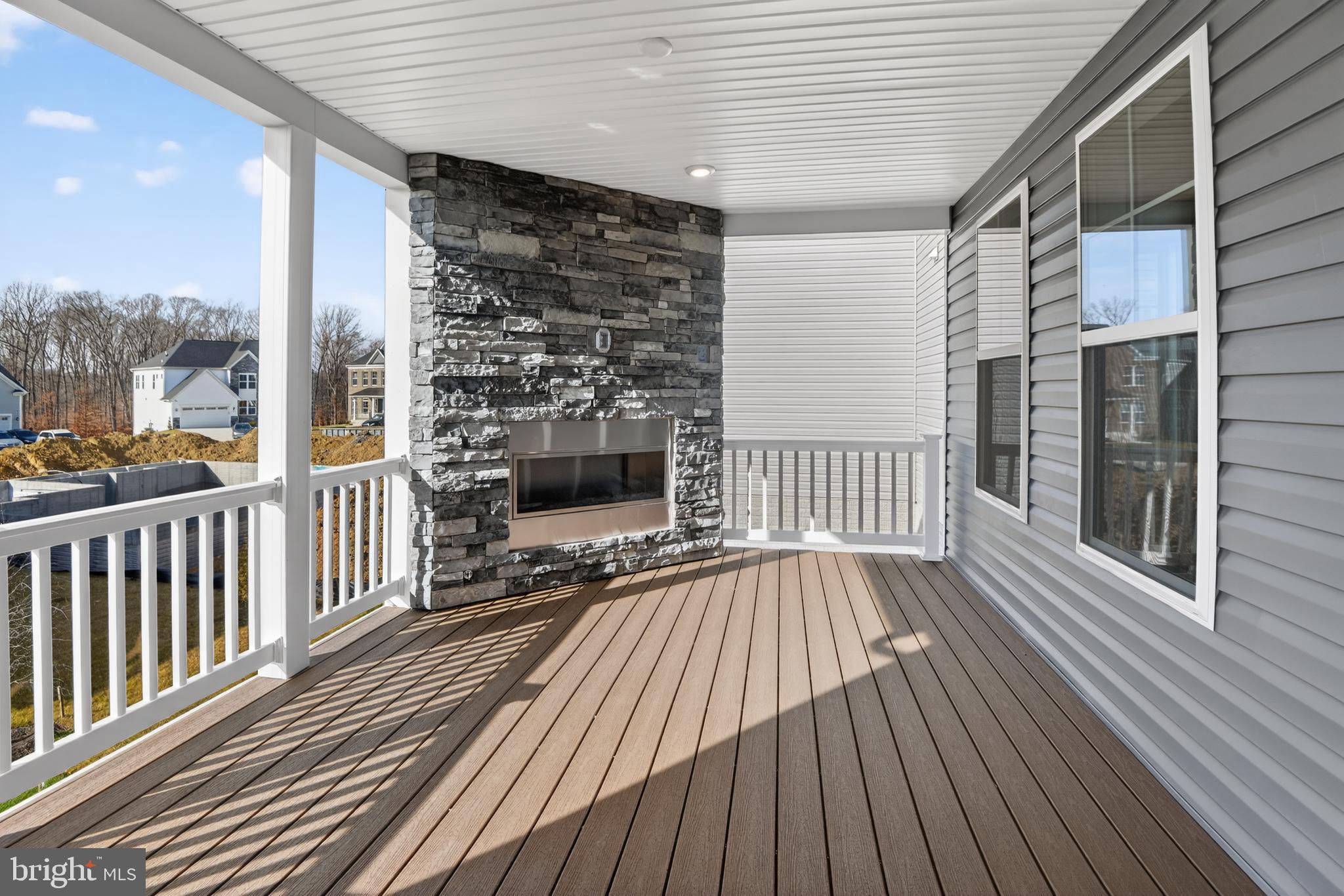 SOUTH LAKE - Residential