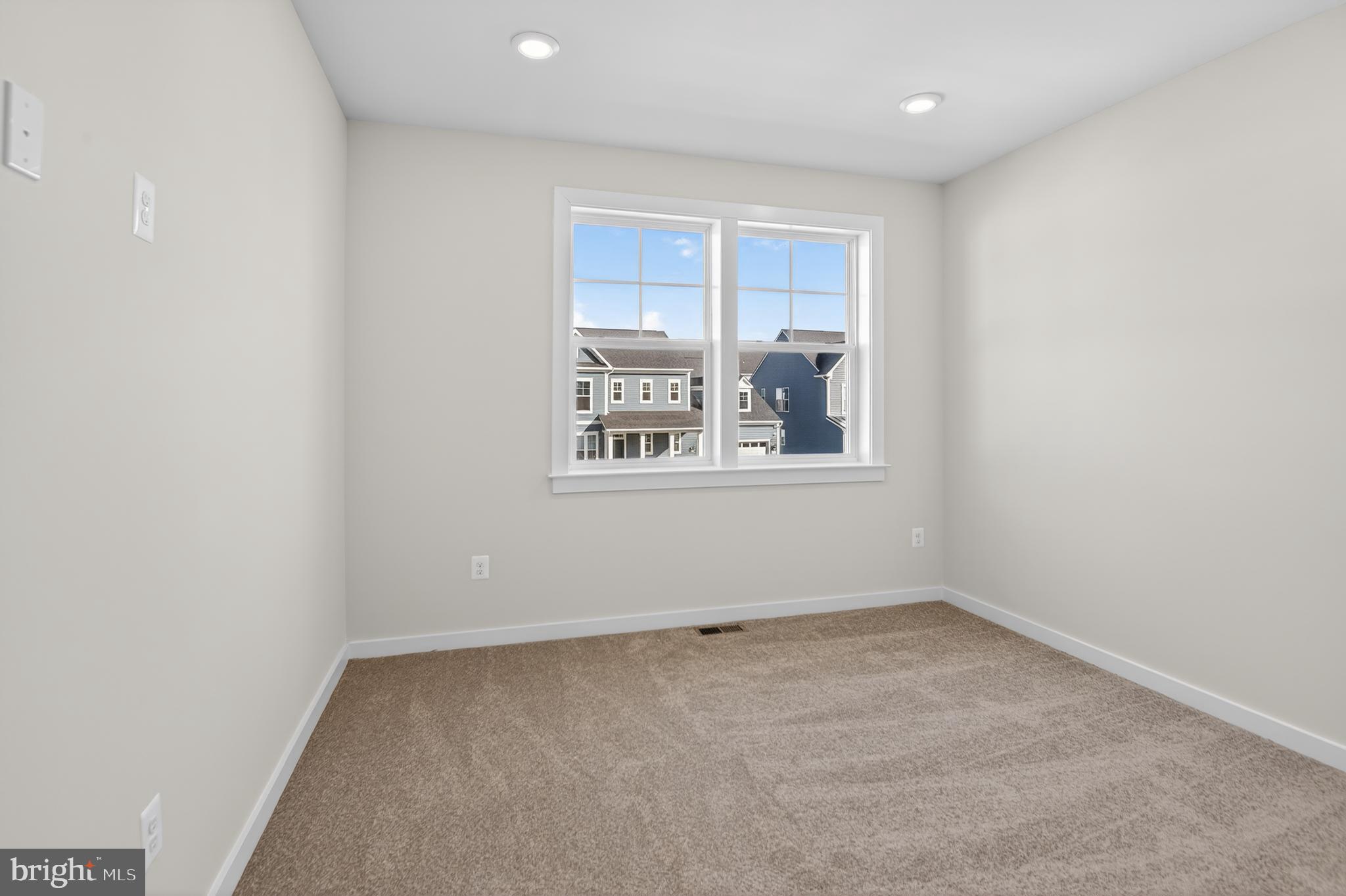 SOUTH LAKE - Residential