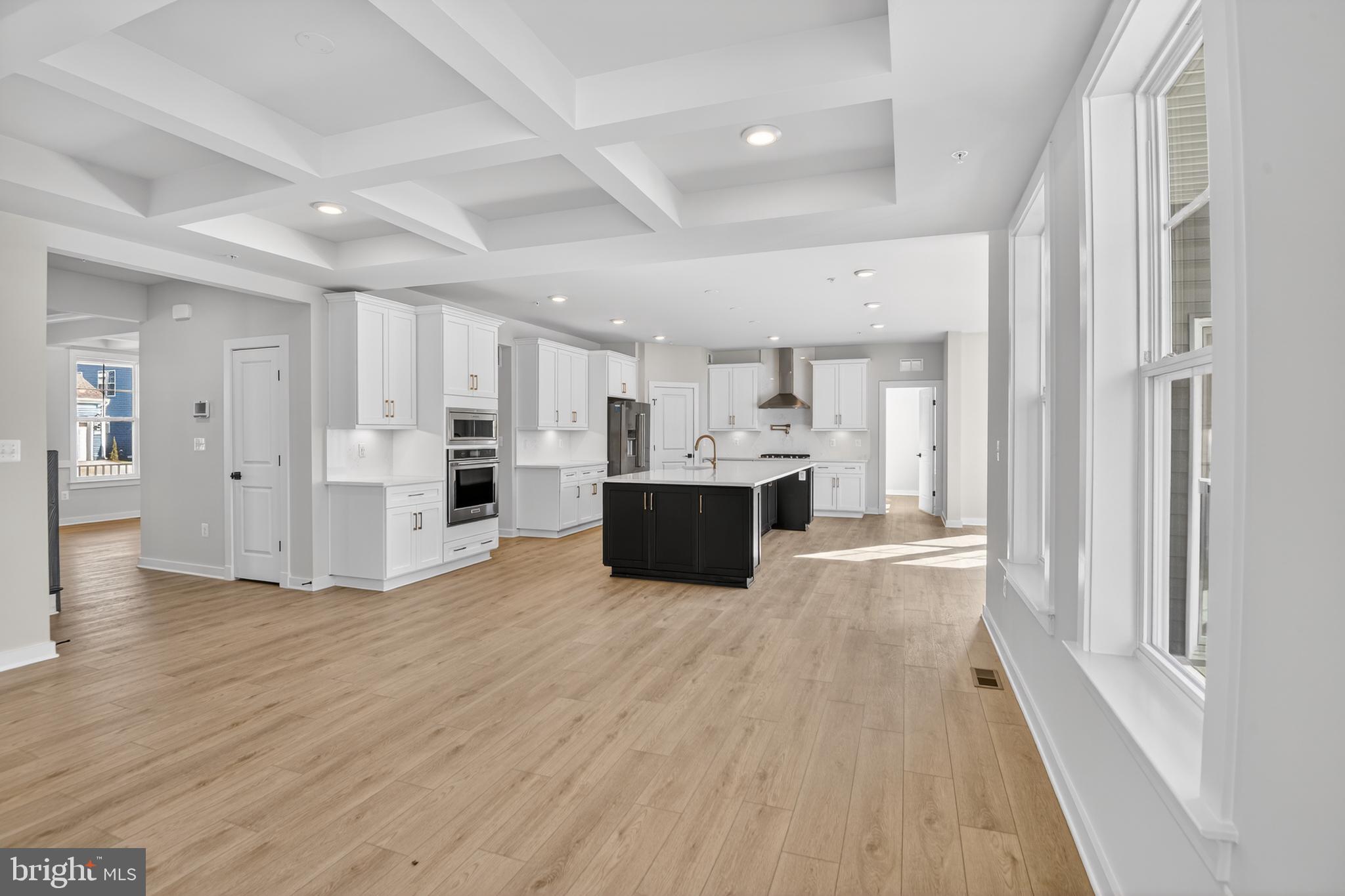 SOUTH LAKE - Residential