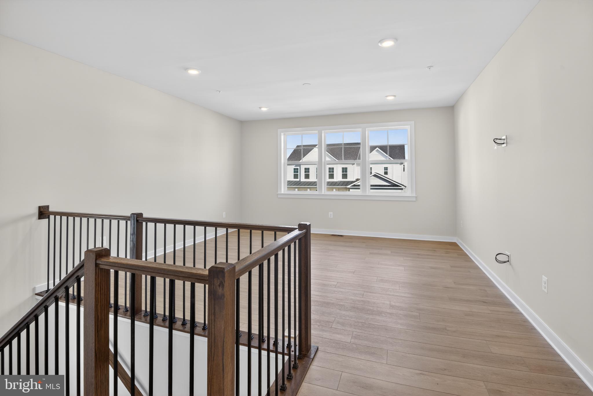 SOUTH LAKE - Residential