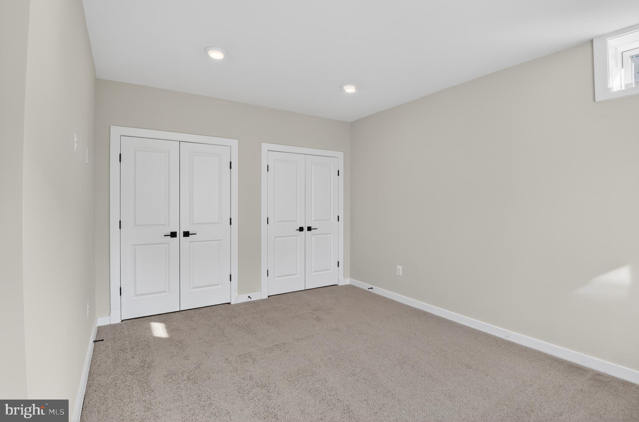 SOUTH LAKE - Residential