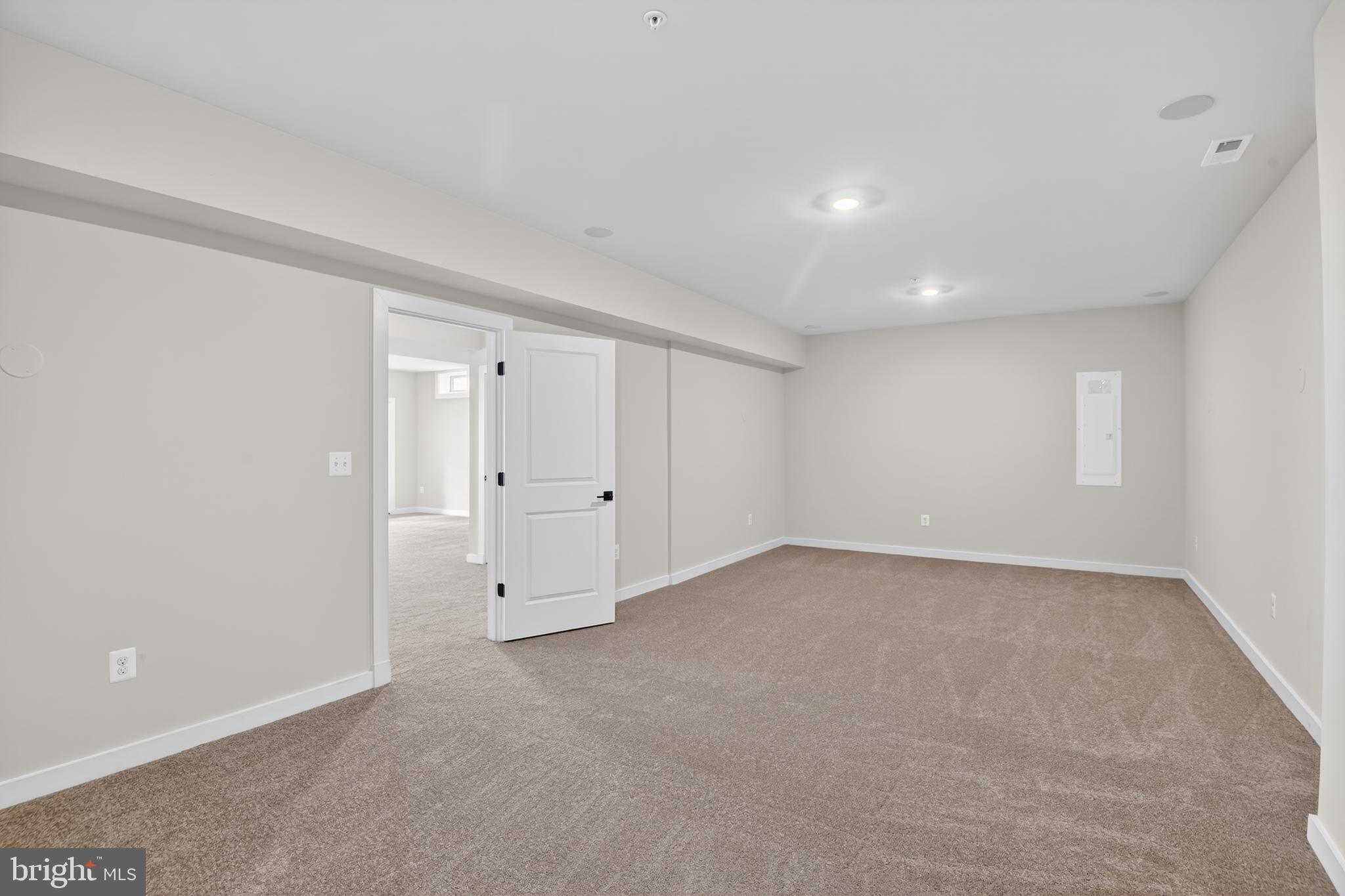 SOUTH LAKE - Residential