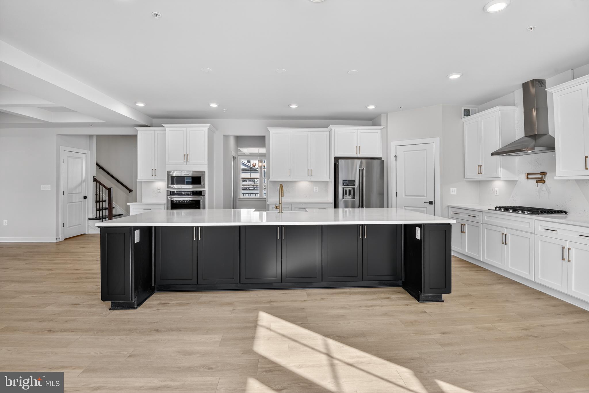 SOUTH LAKE - Residential