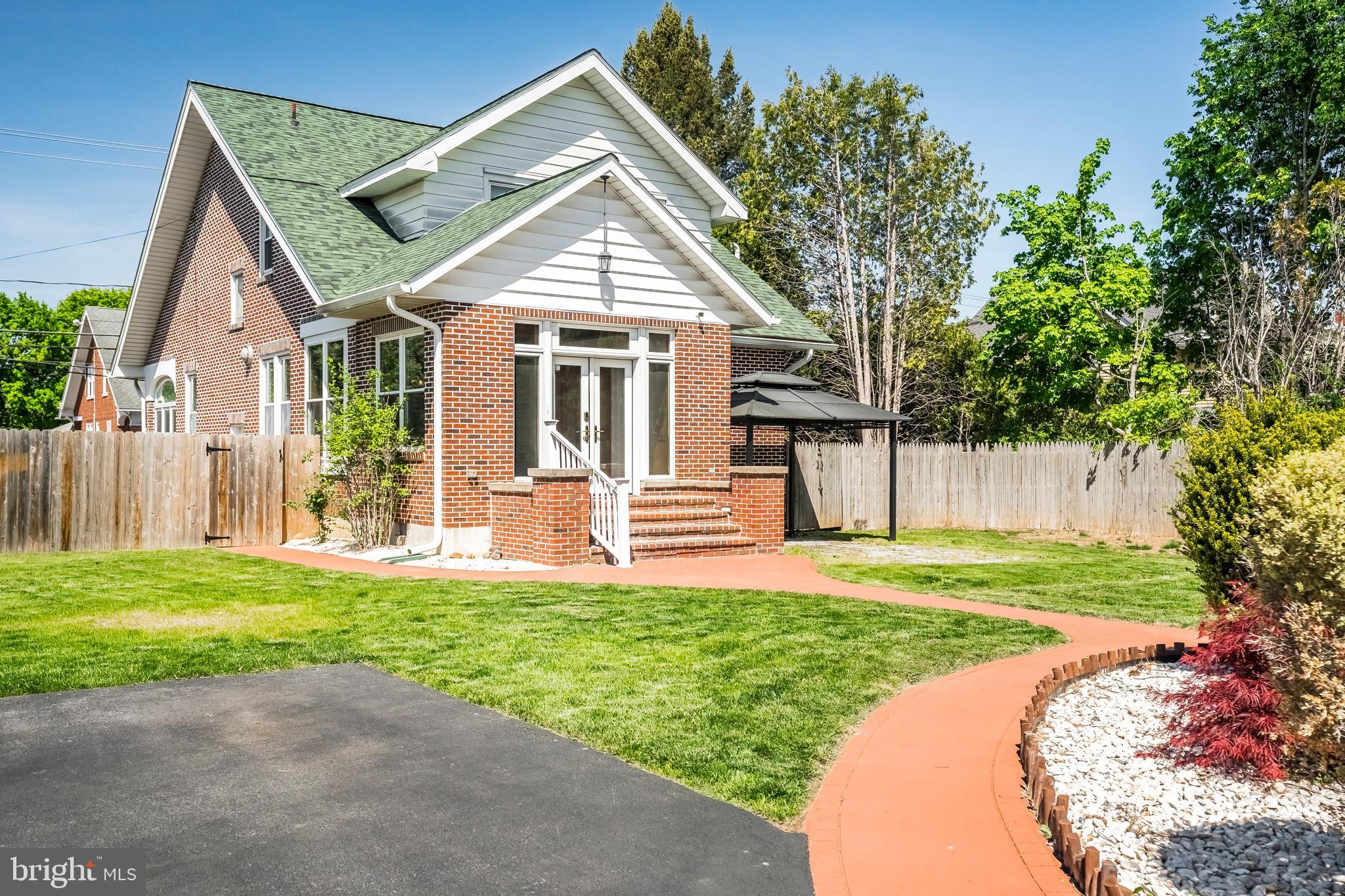 935 N BROOKSIDE ROAD