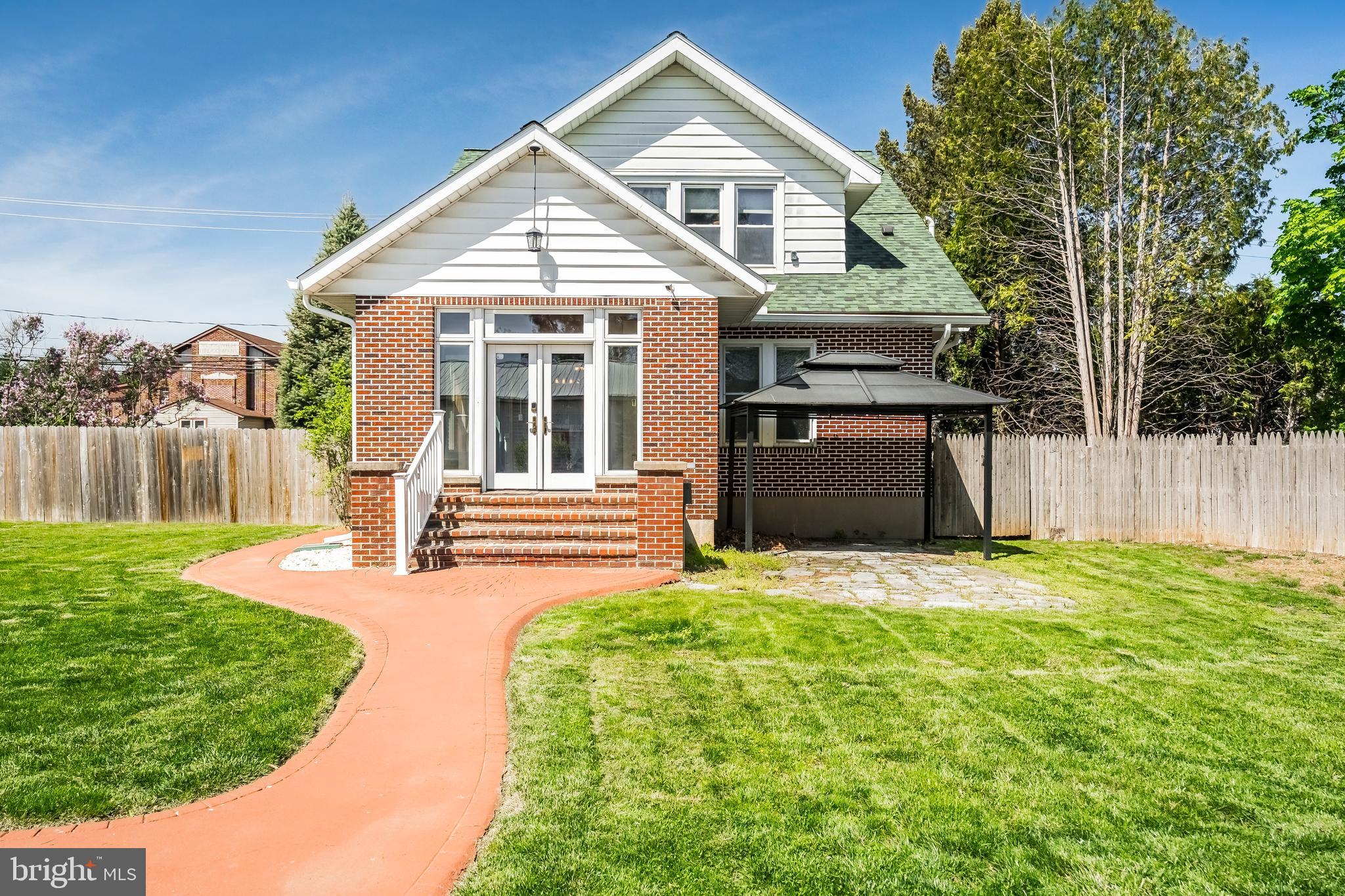 935 N BROOKSIDE ROAD