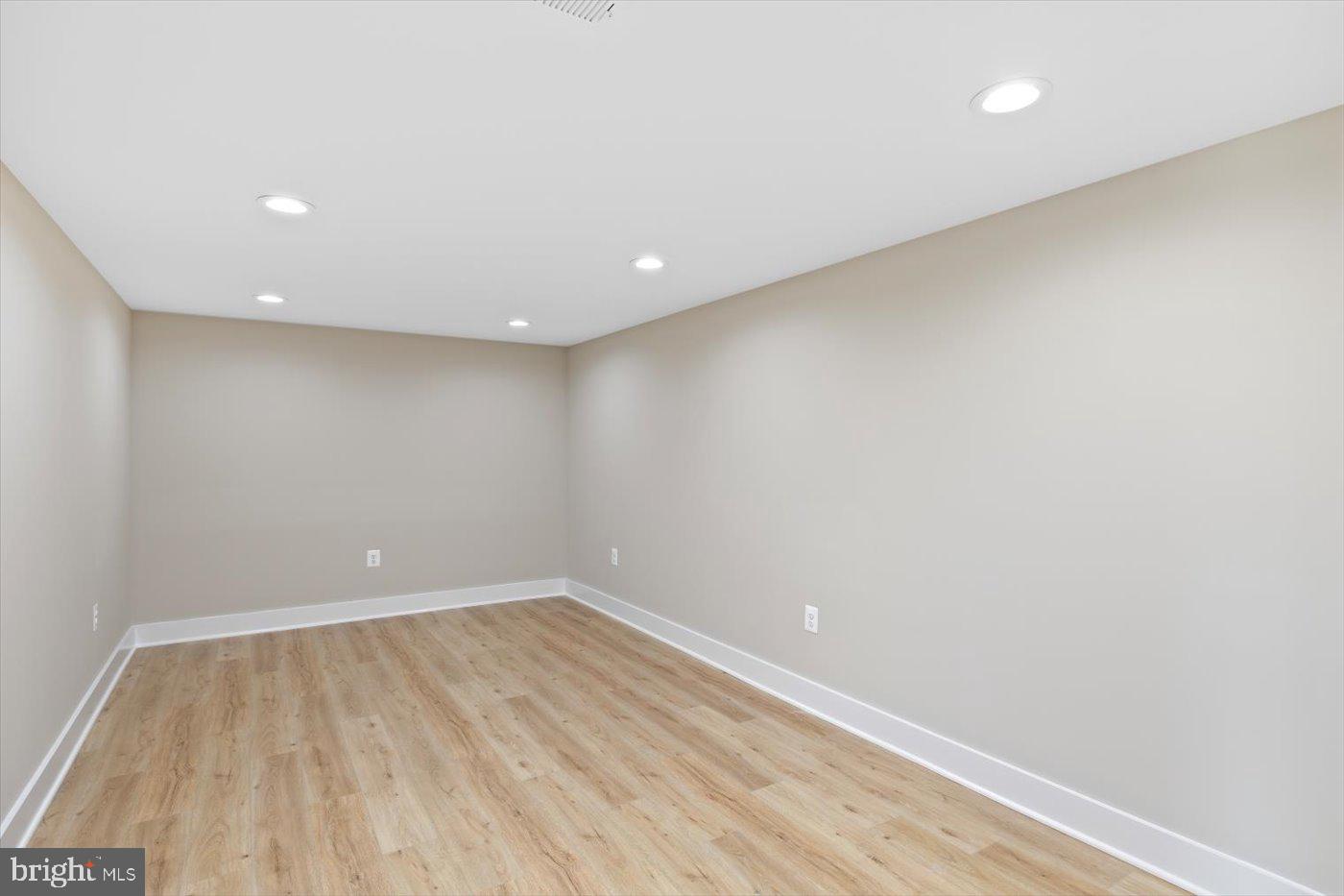 LANDS END AT LAKE ANNA - Residential