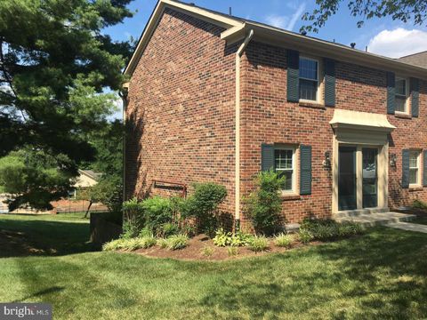 8422 PENSHURST DRIVE 594 SPRINGFIELD VA 22152