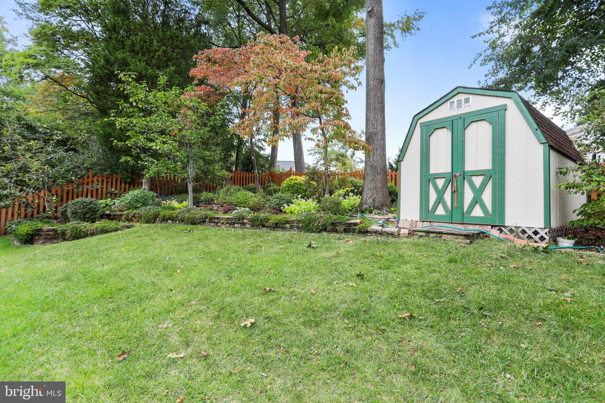 MONROSE HILL - Residential