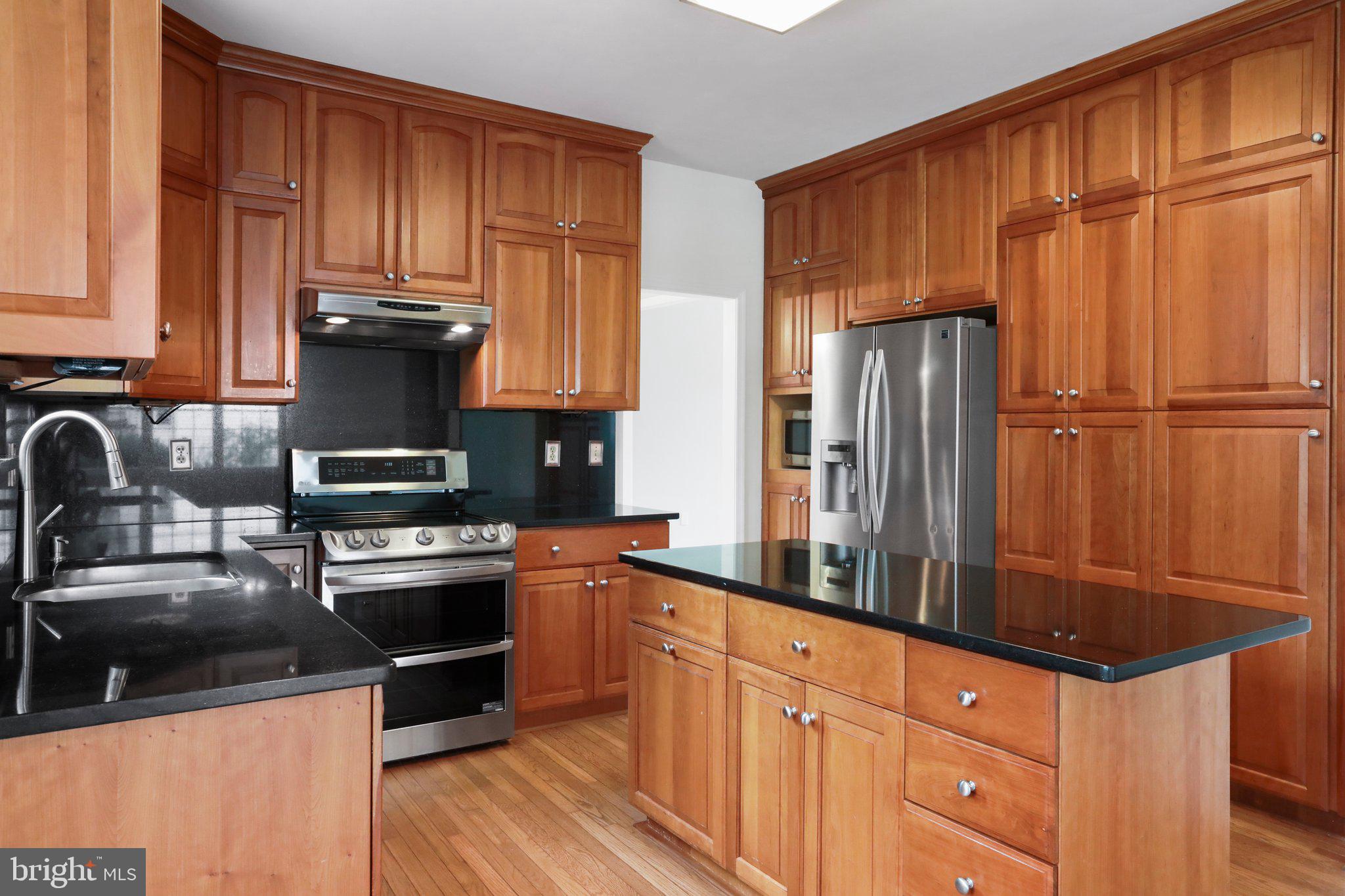 MONROSE HILL - Residential