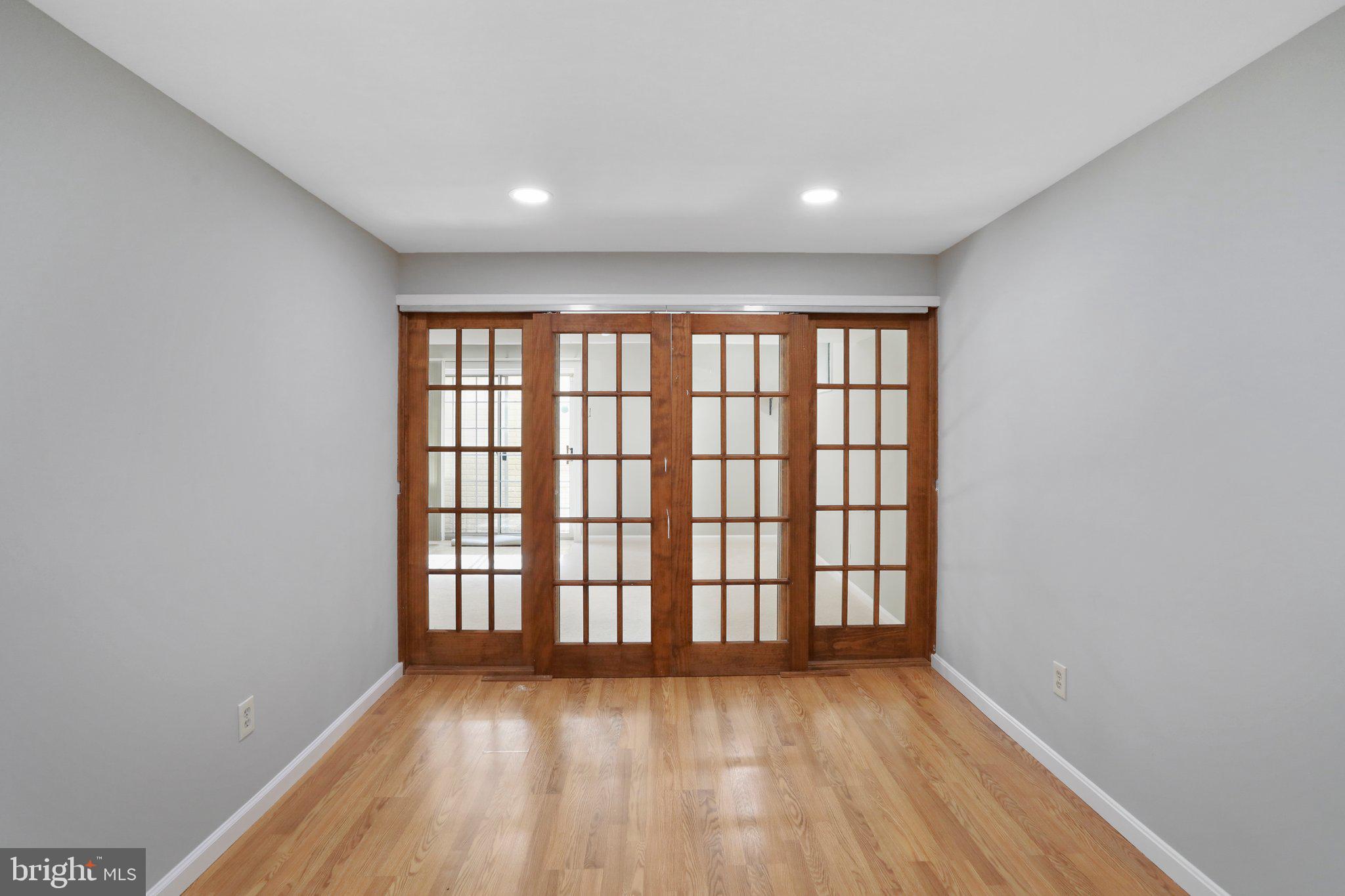 MONROSE HILL - Residential