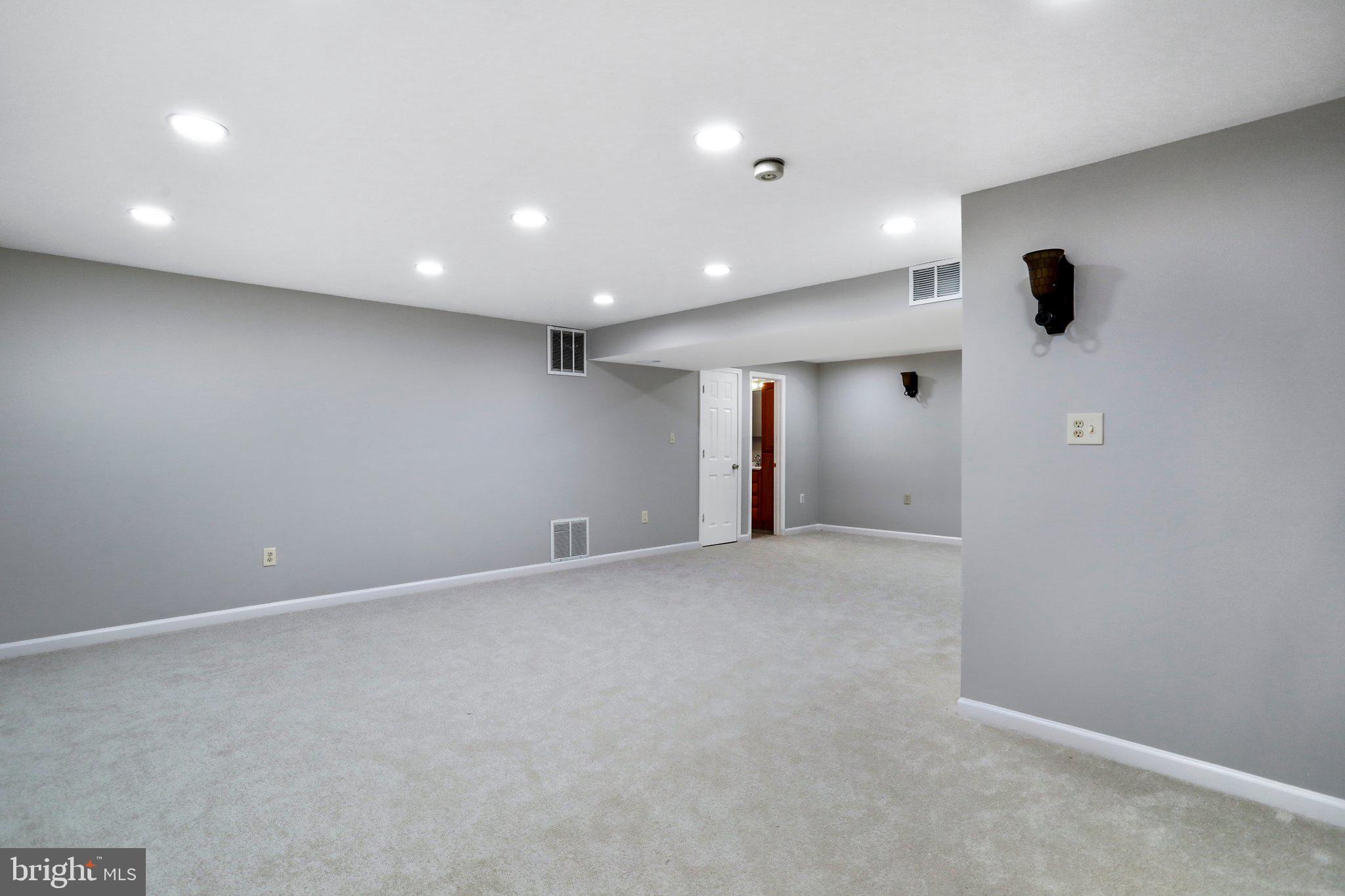 MONROSE HILL - Residential