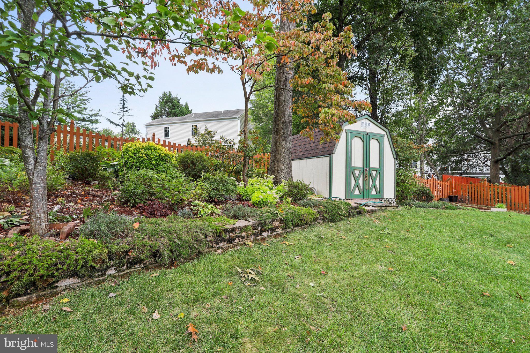 MONROSE HILL - Residential