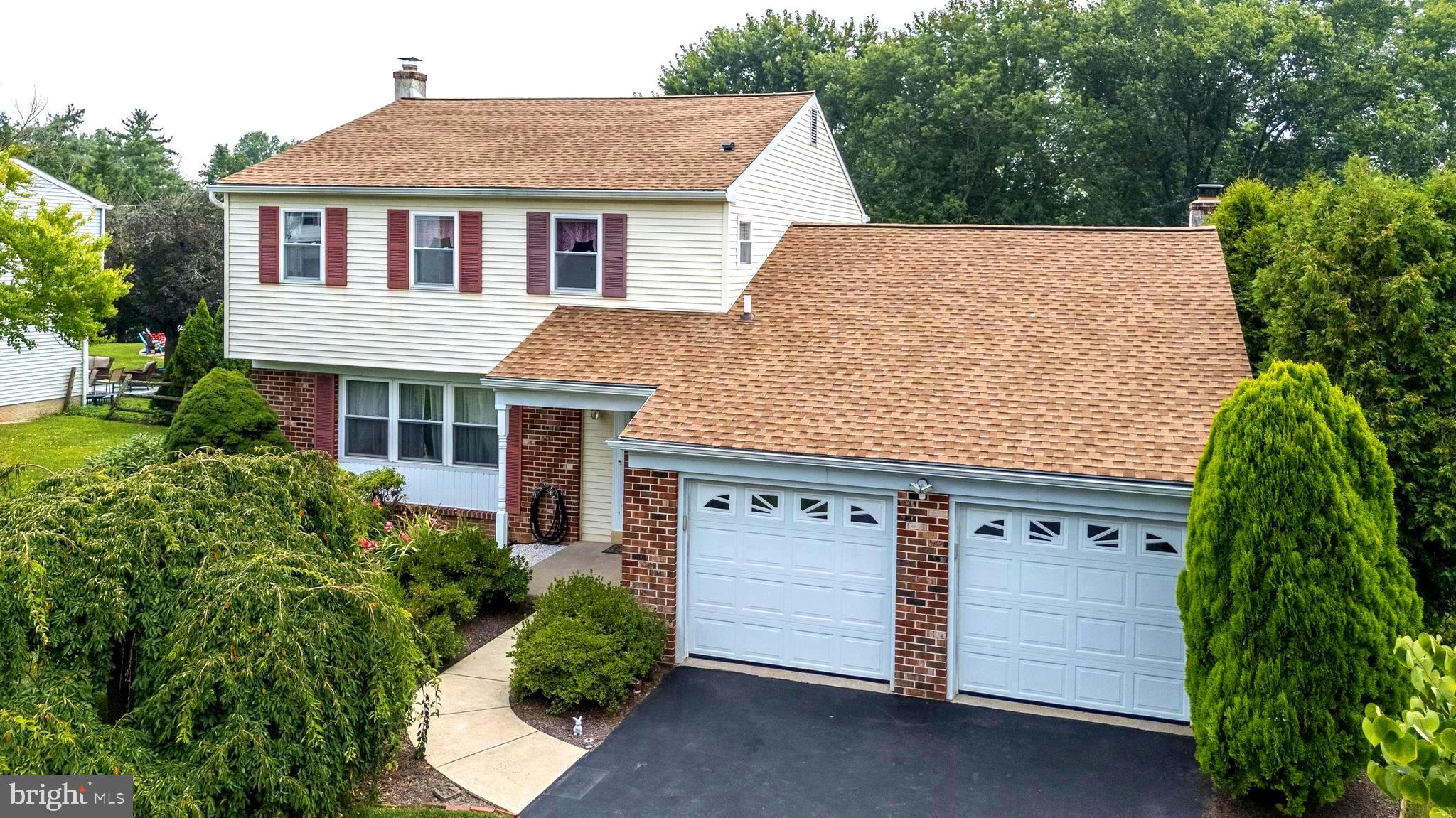 875 LAUREL LANE