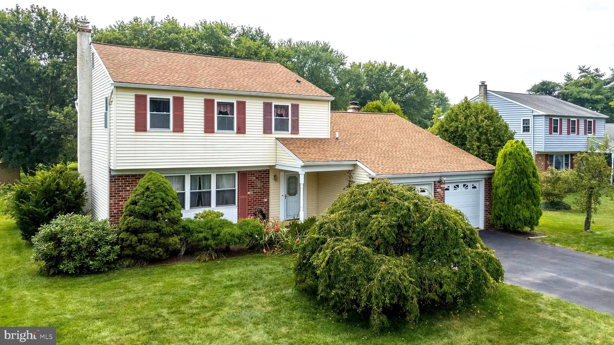 875 LAUREL LANE