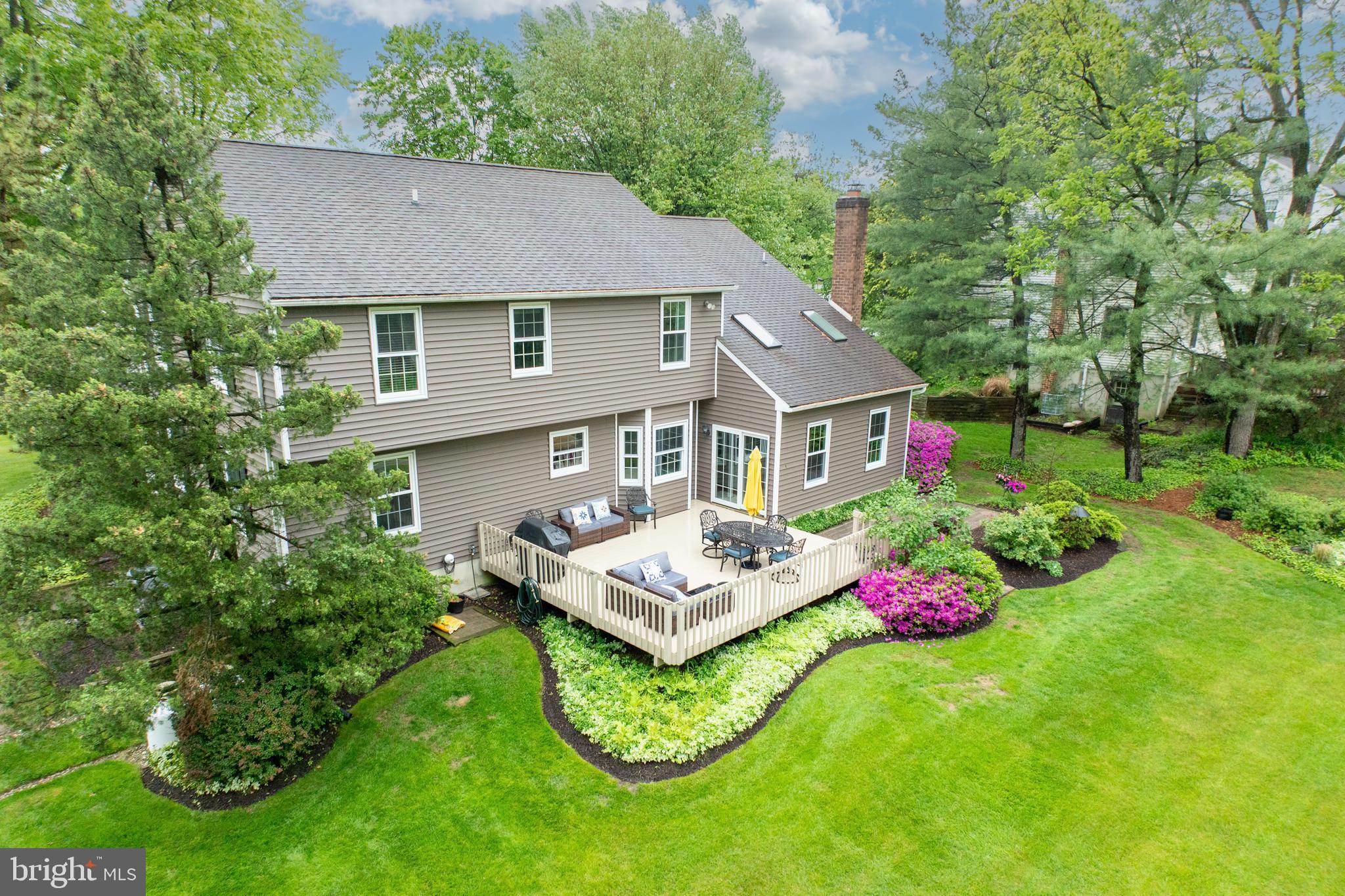 211 RAVENWOOD ROAD