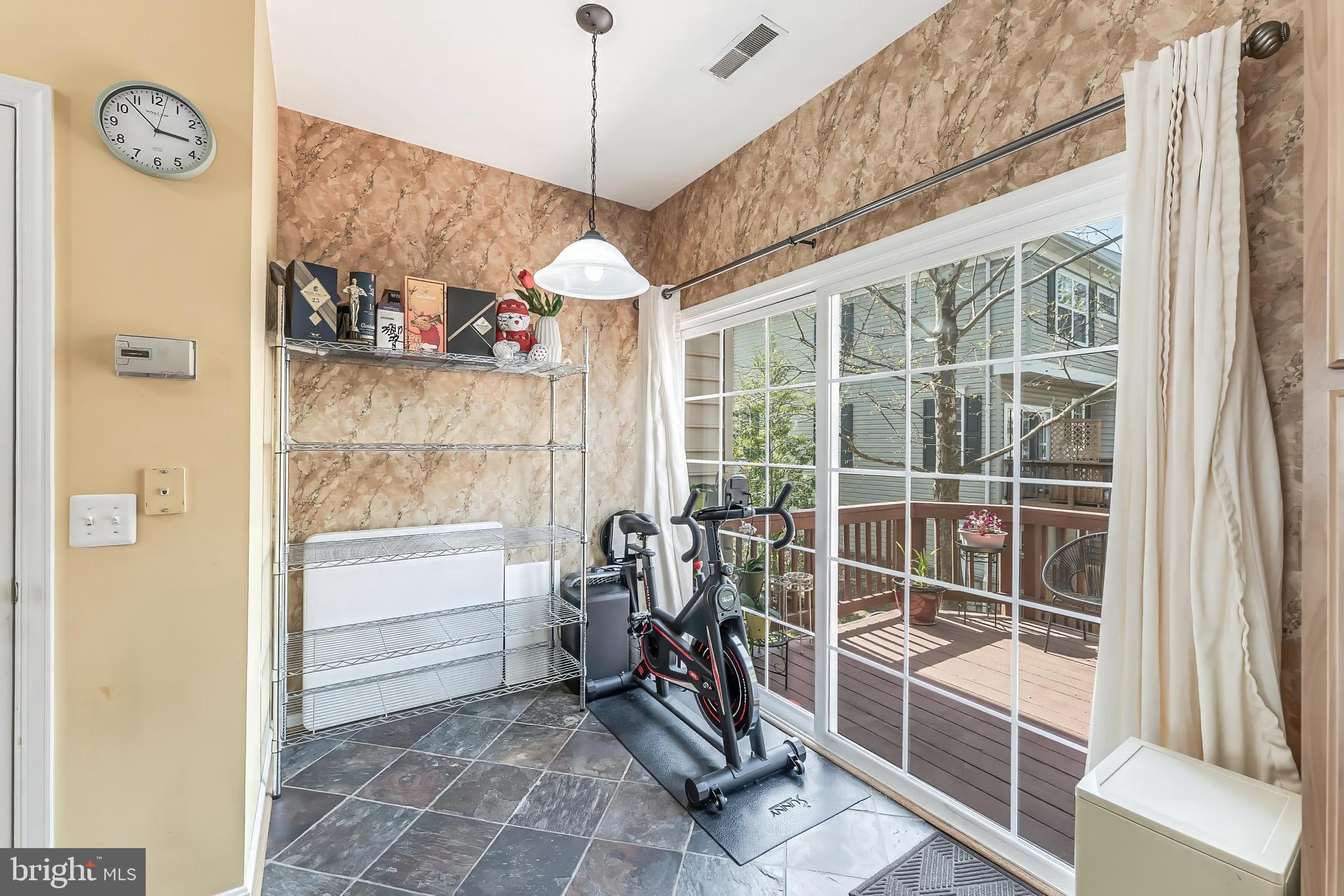 23097 FONTWELL SQUARE