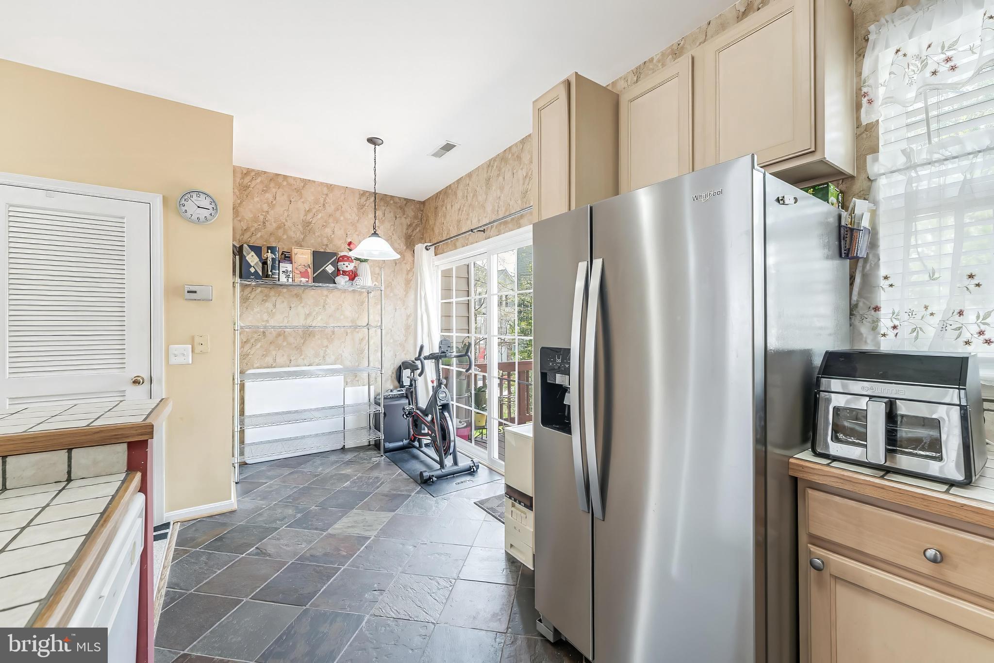 23097 FONTWELL SQUARE