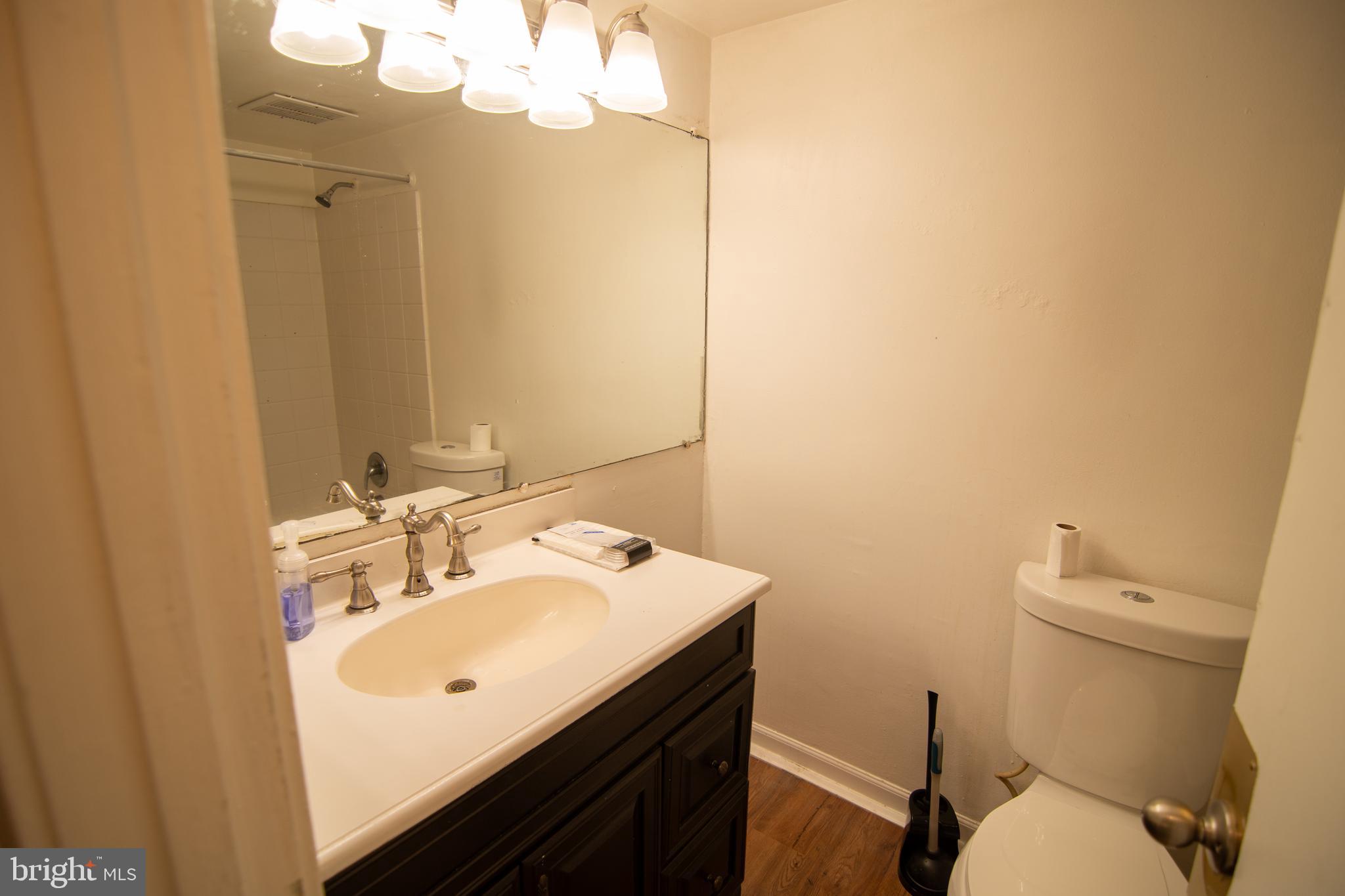 VOM VILLAGE CENTER - Residential Lease