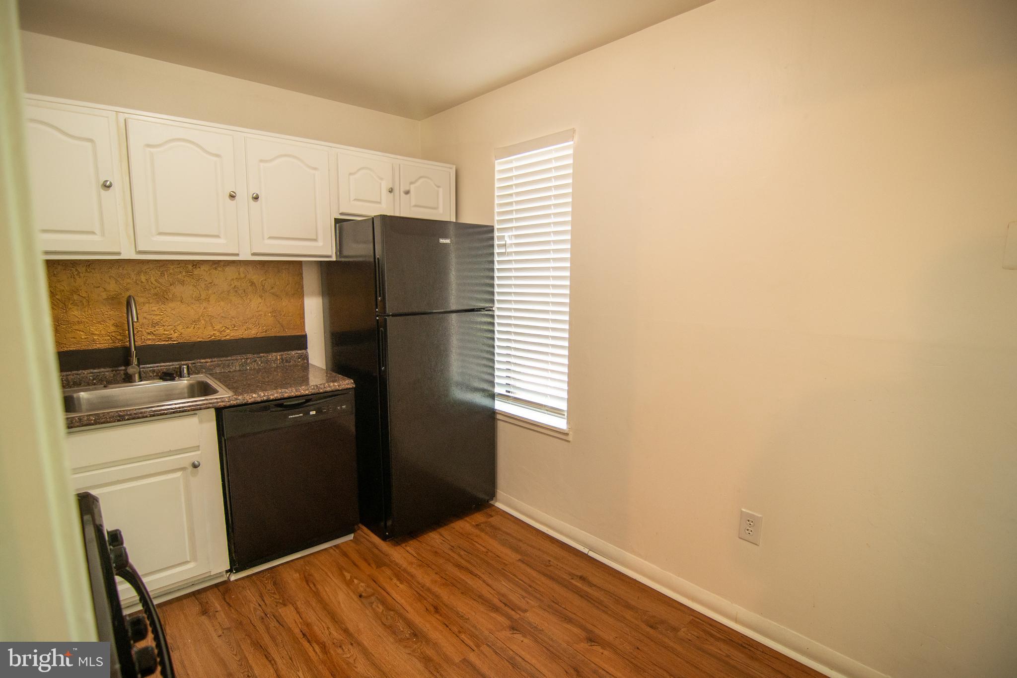 VOM VILLAGE CENTER - Residential Lease