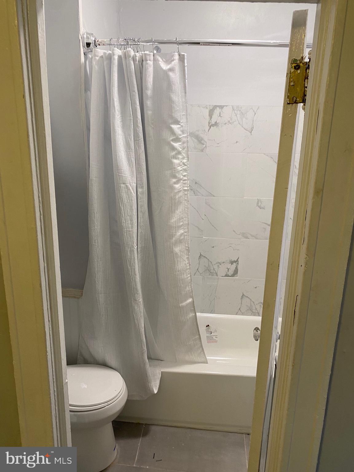 WEST OAK LANE - Residential Lease