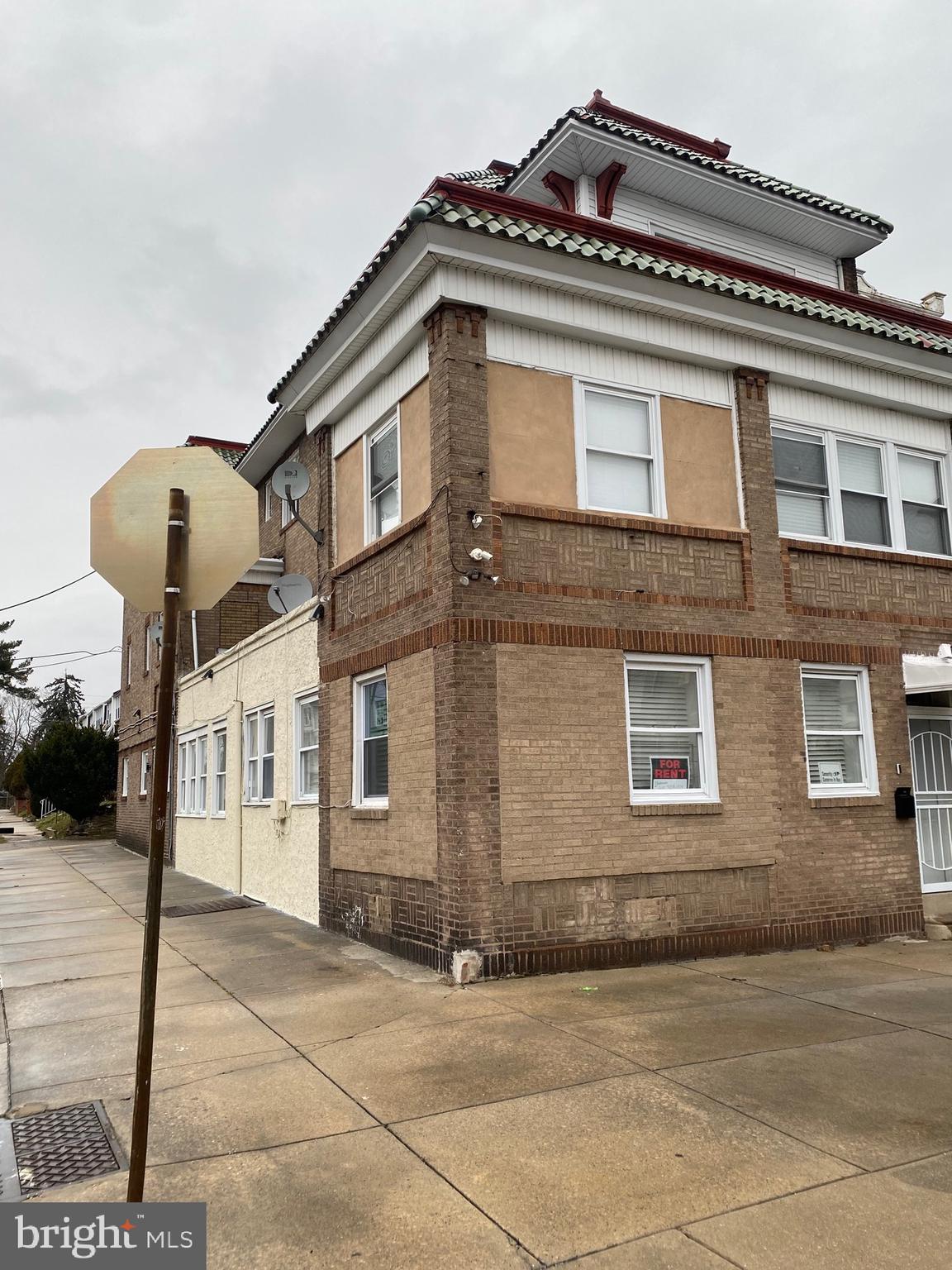 WEST OAK LANE - Residential Lease