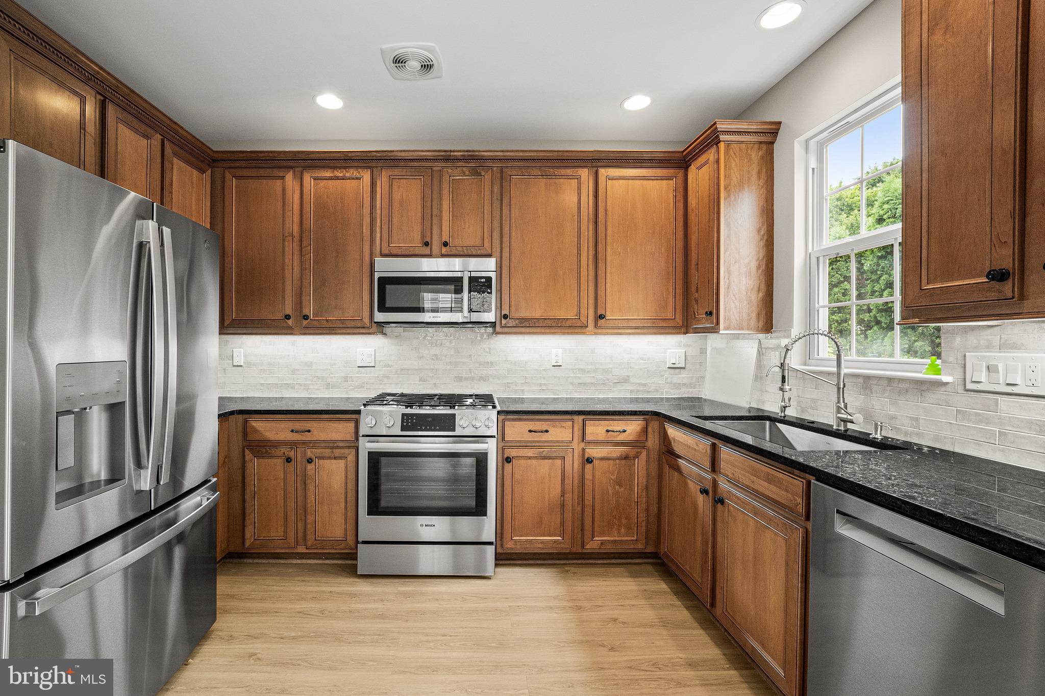 24 CAMERON COURT CONDO 24
